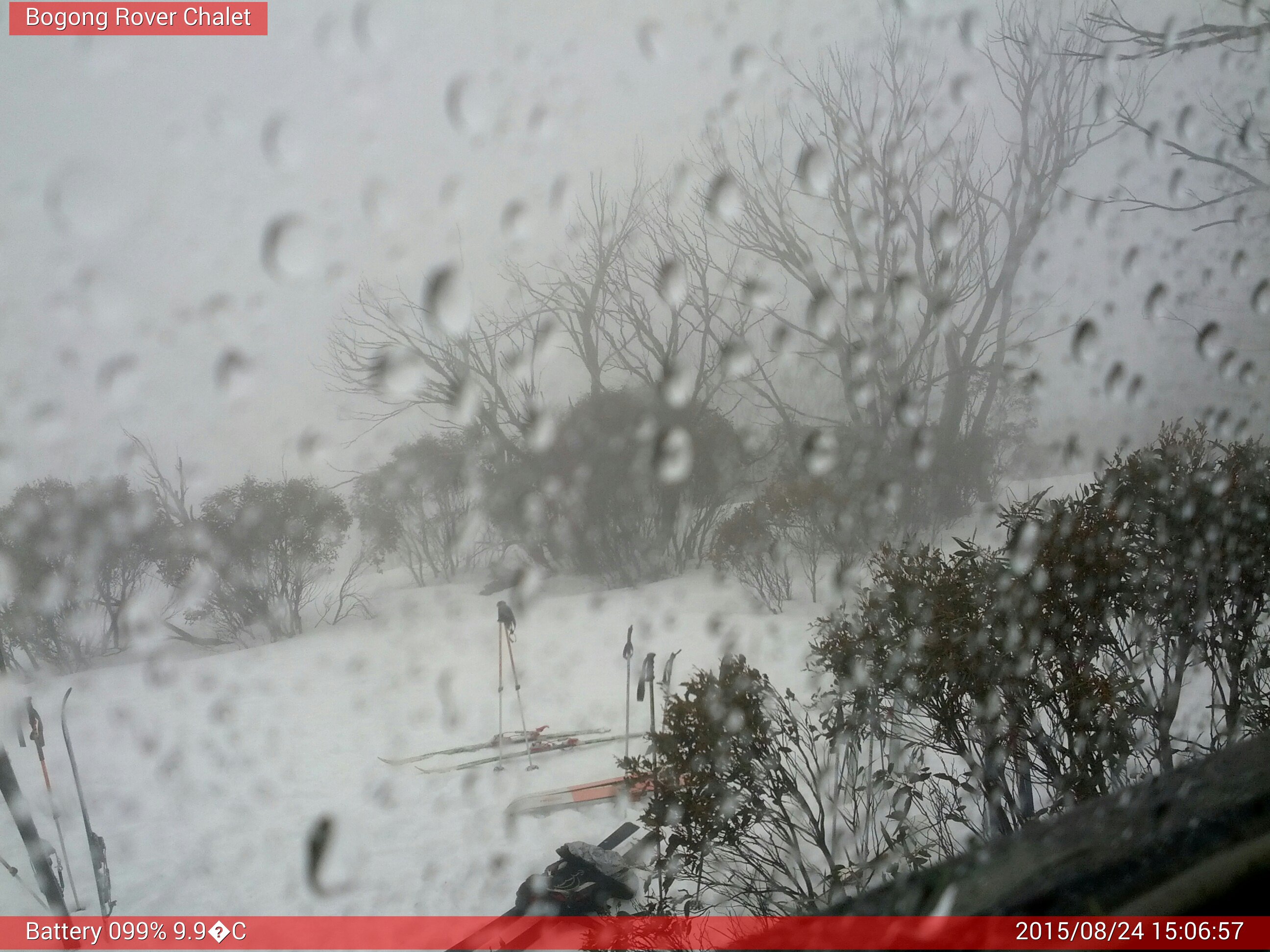 Bogong Web Cam 3:06pm Monday 24th of August 2015