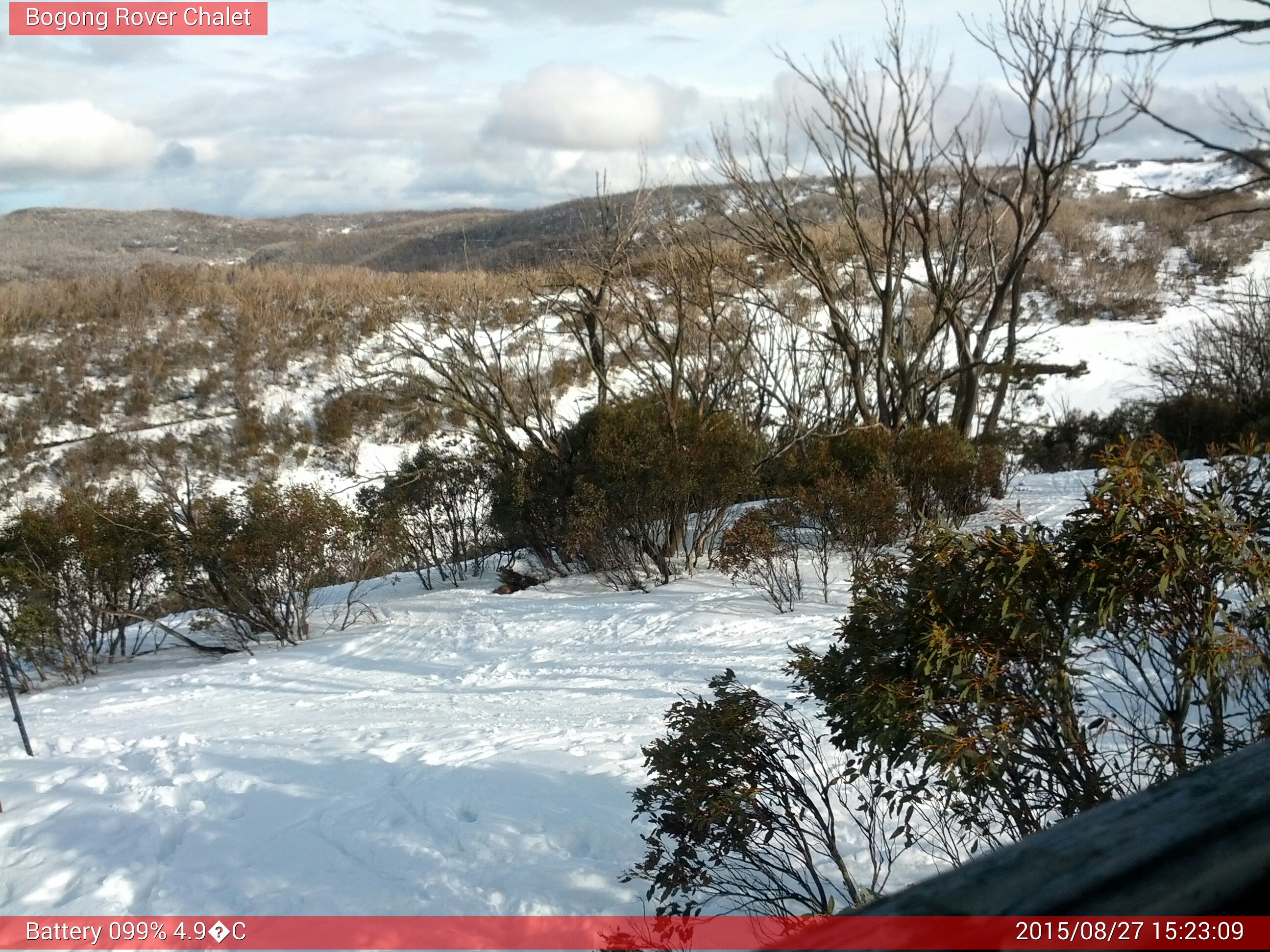 Bogong Web Cam 3:23pm Thursday 27th of August 2015