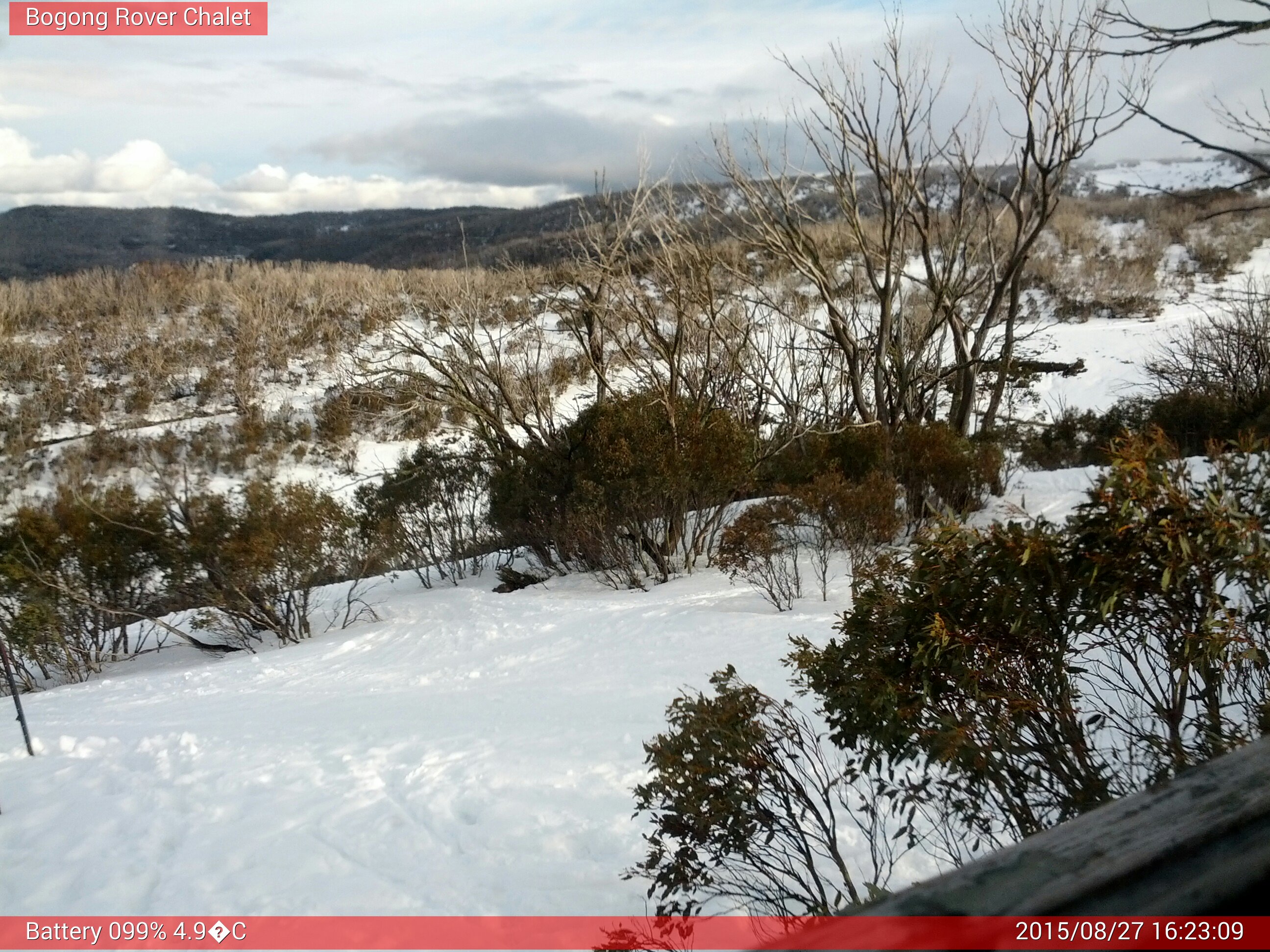 Bogong Web Cam 4:23pm Thursday 27th of August 2015