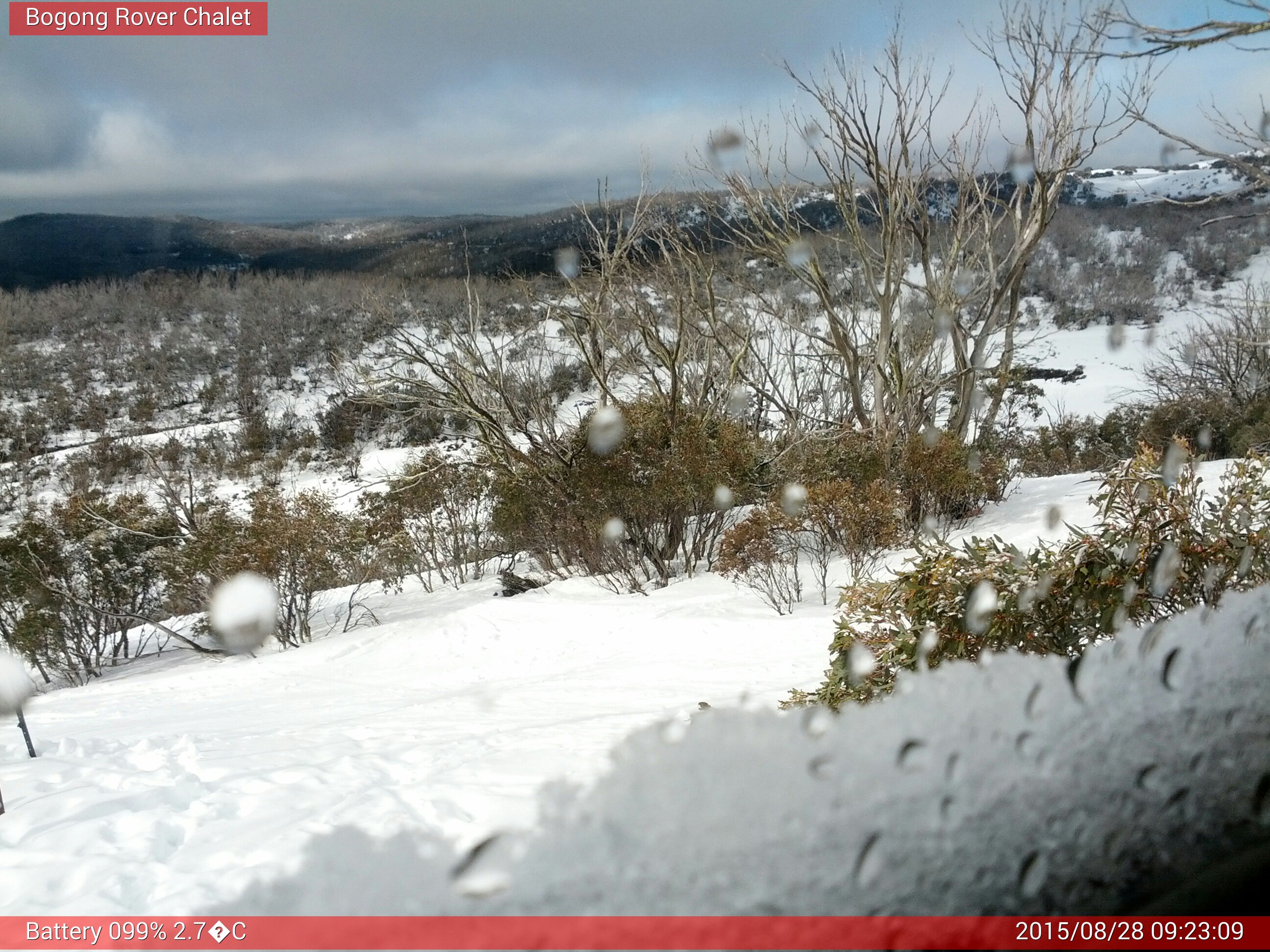 Bogong Web Cam 9:23am Friday 28th of August 2015