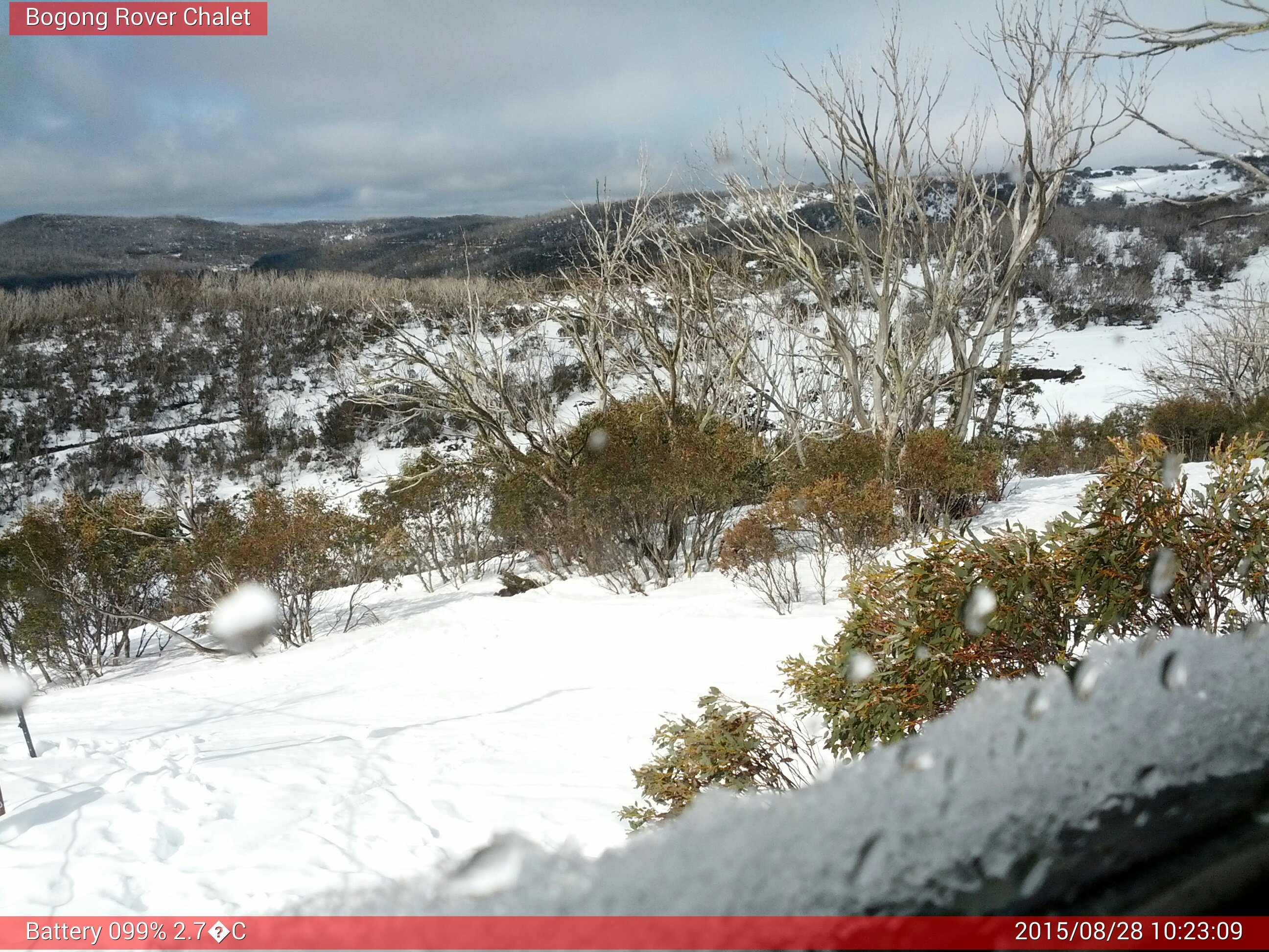 Bogong Web Cam 10:23am Friday 28th of August 2015