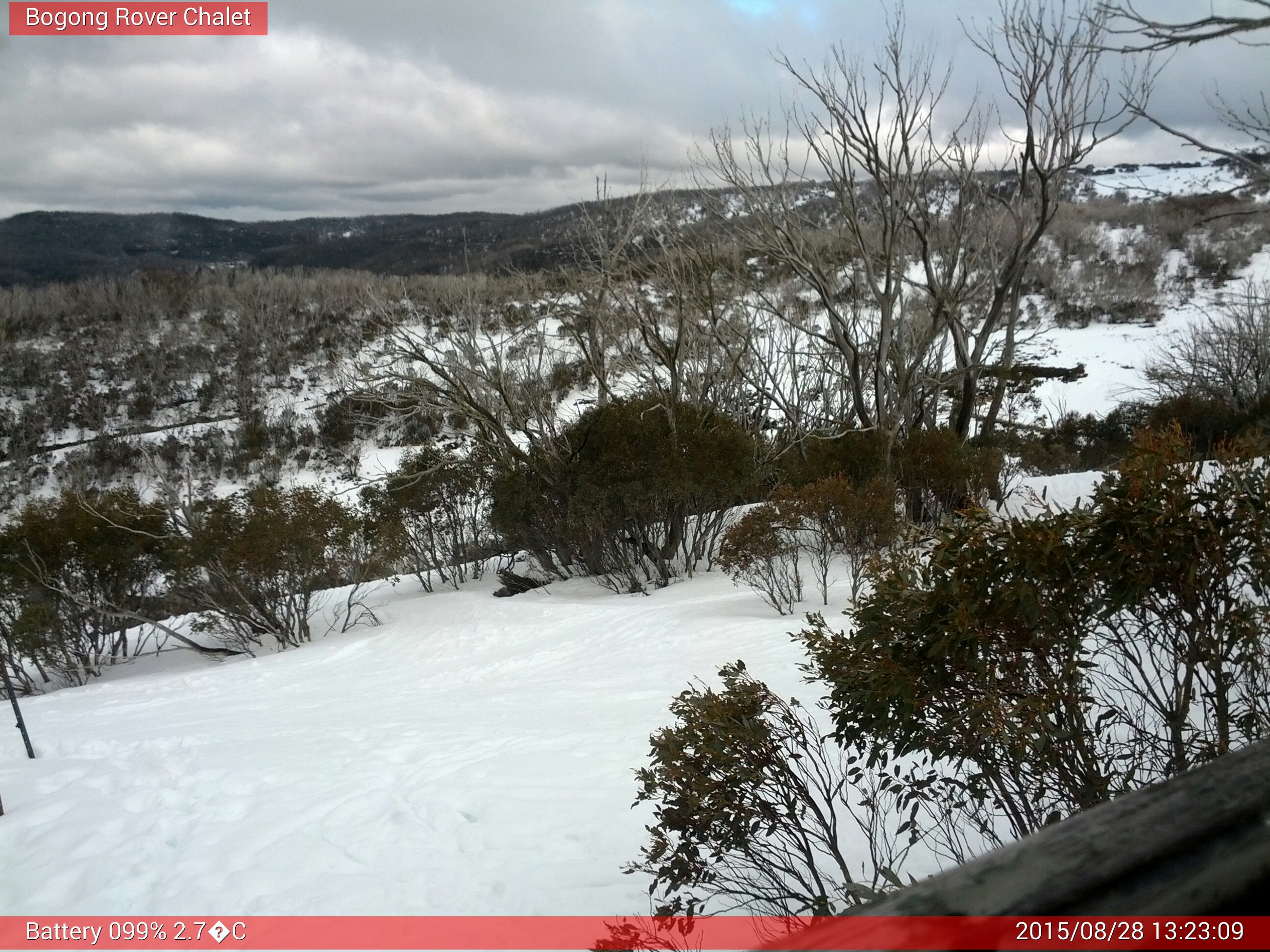 Bogong Web Cam 1:23pm Friday 28th of August 2015