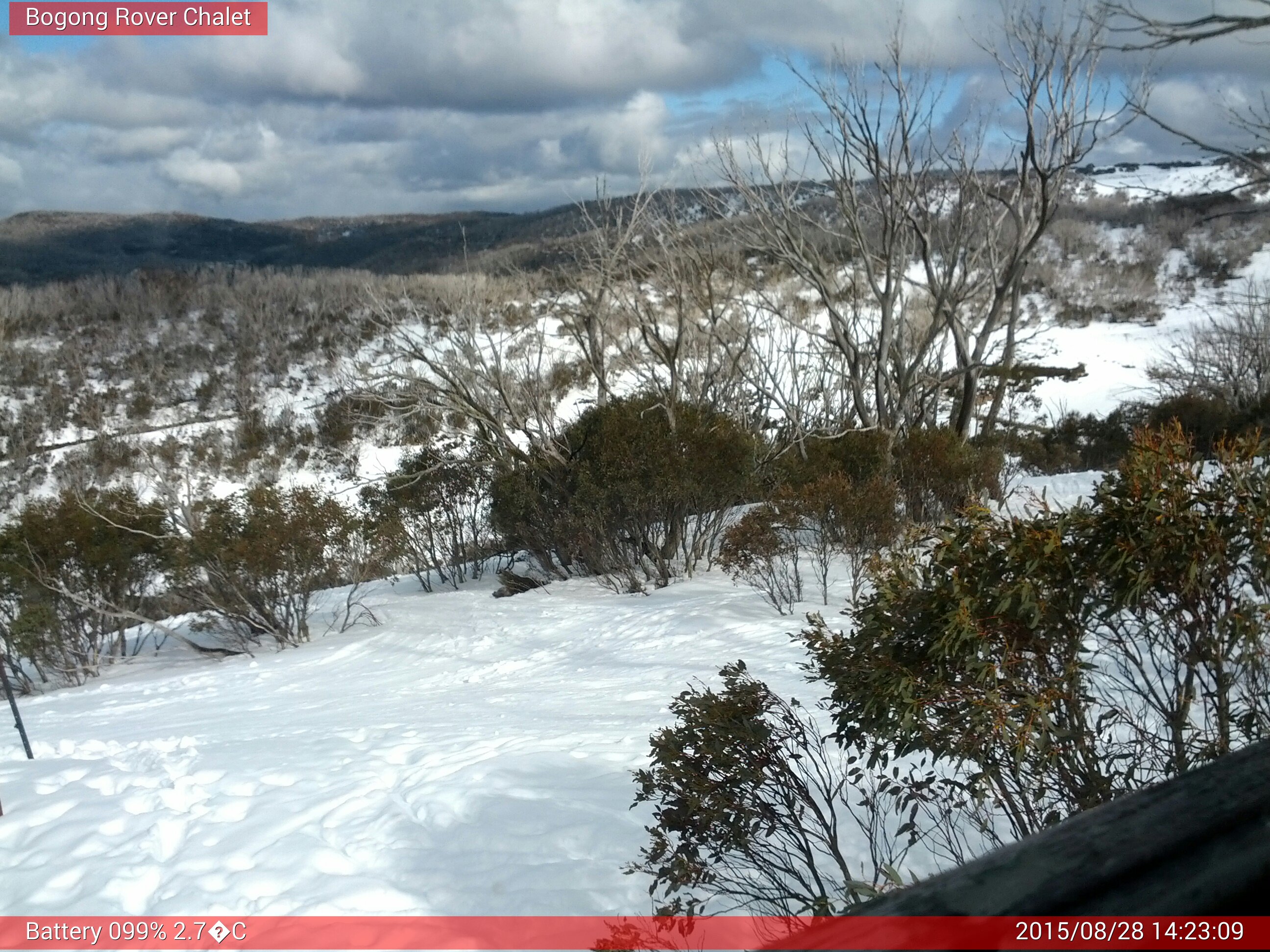 Bogong Web Cam 2:23pm Friday 28th of August 2015