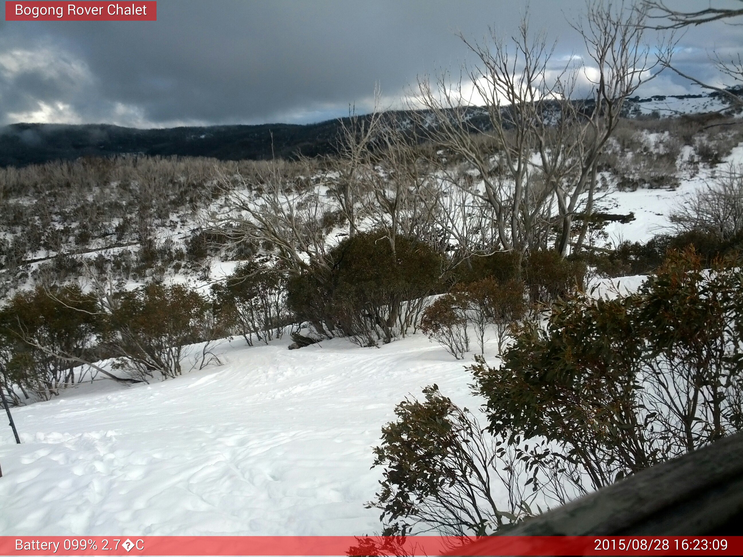 Bogong Web Cam 4:23pm Friday 28th of August 2015