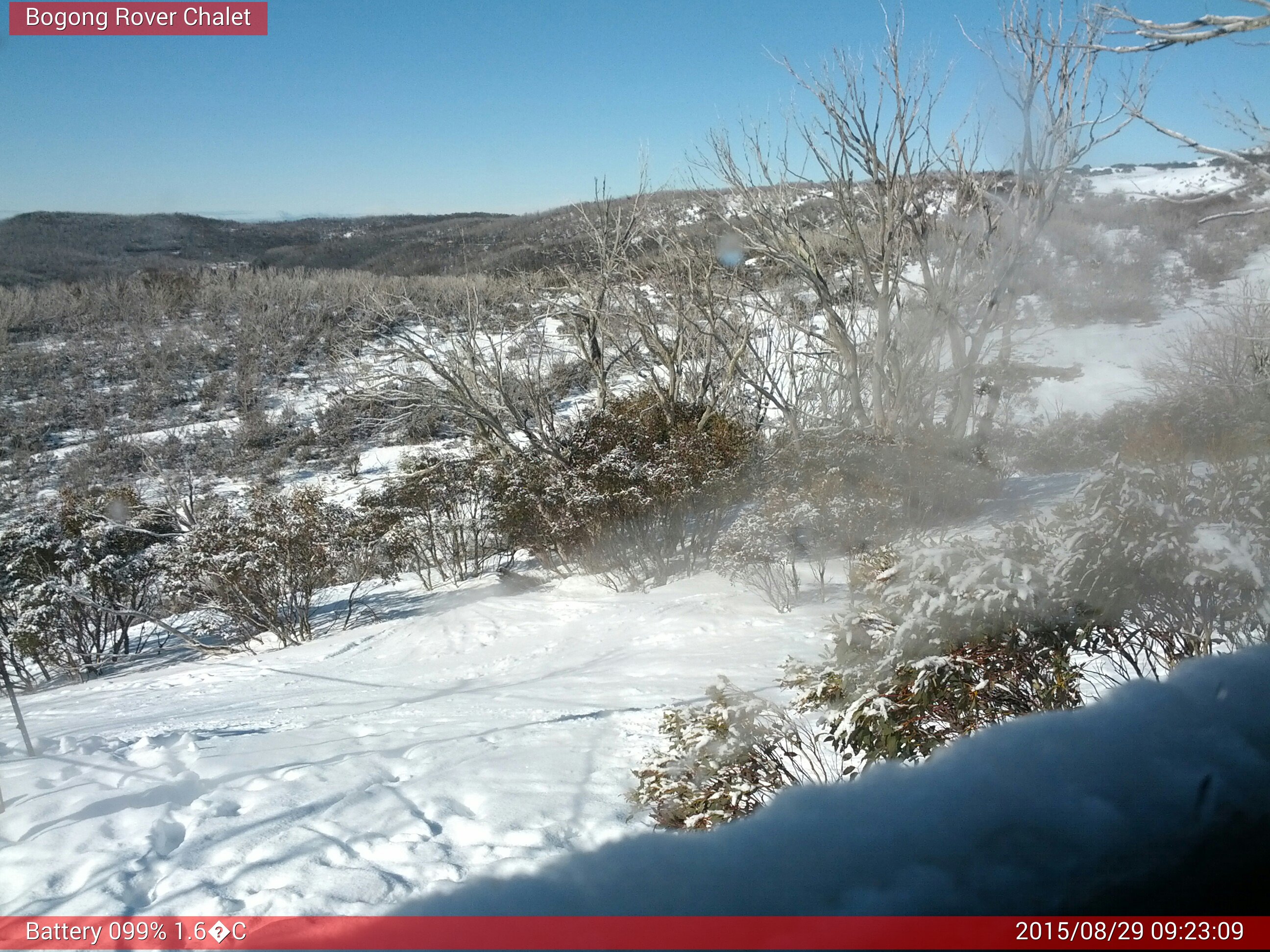 Bogong Web Cam 9:23am Saturday 29th of August 2015