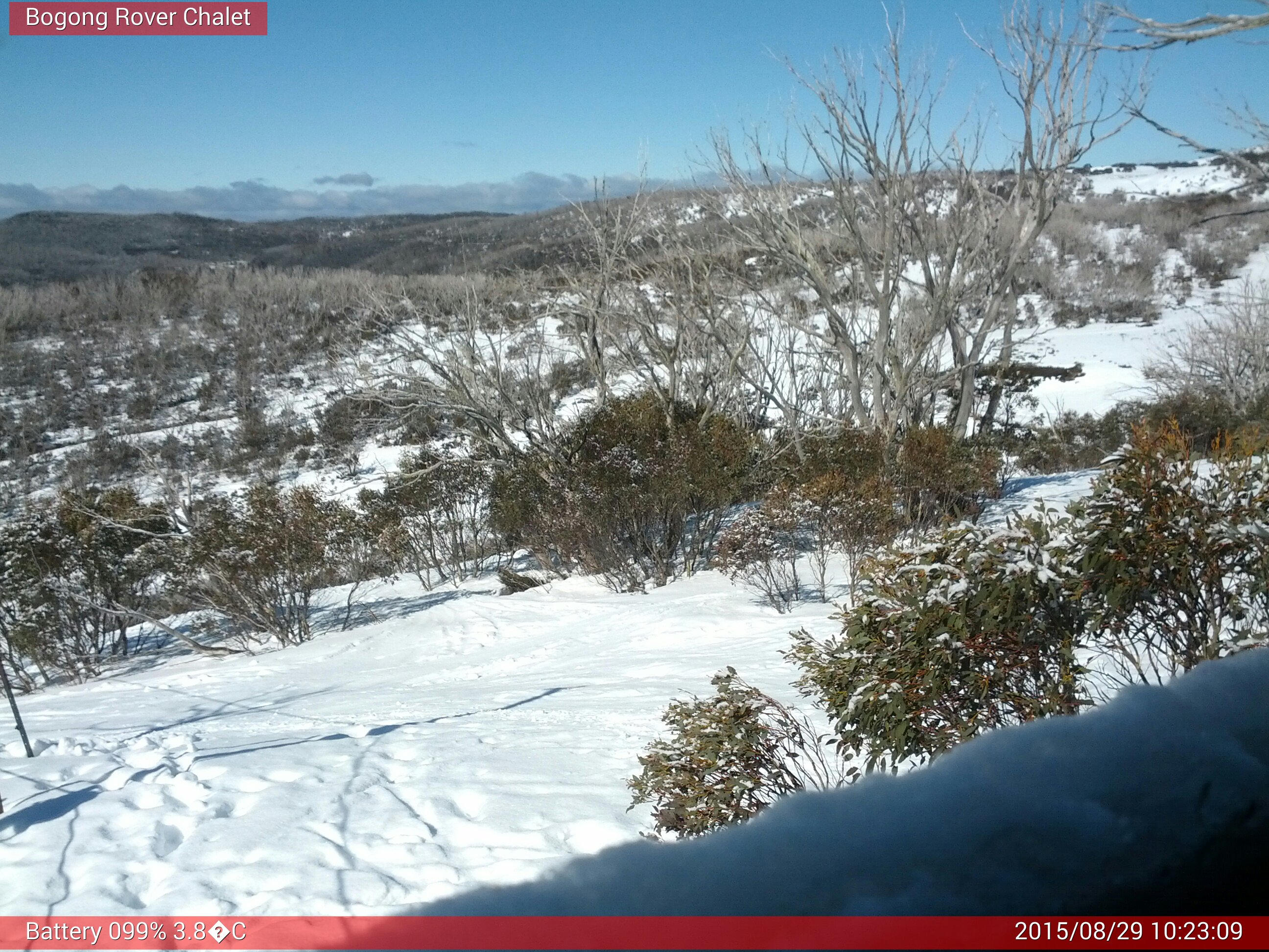 Bogong Web Cam 10:23am Saturday 29th of August 2015