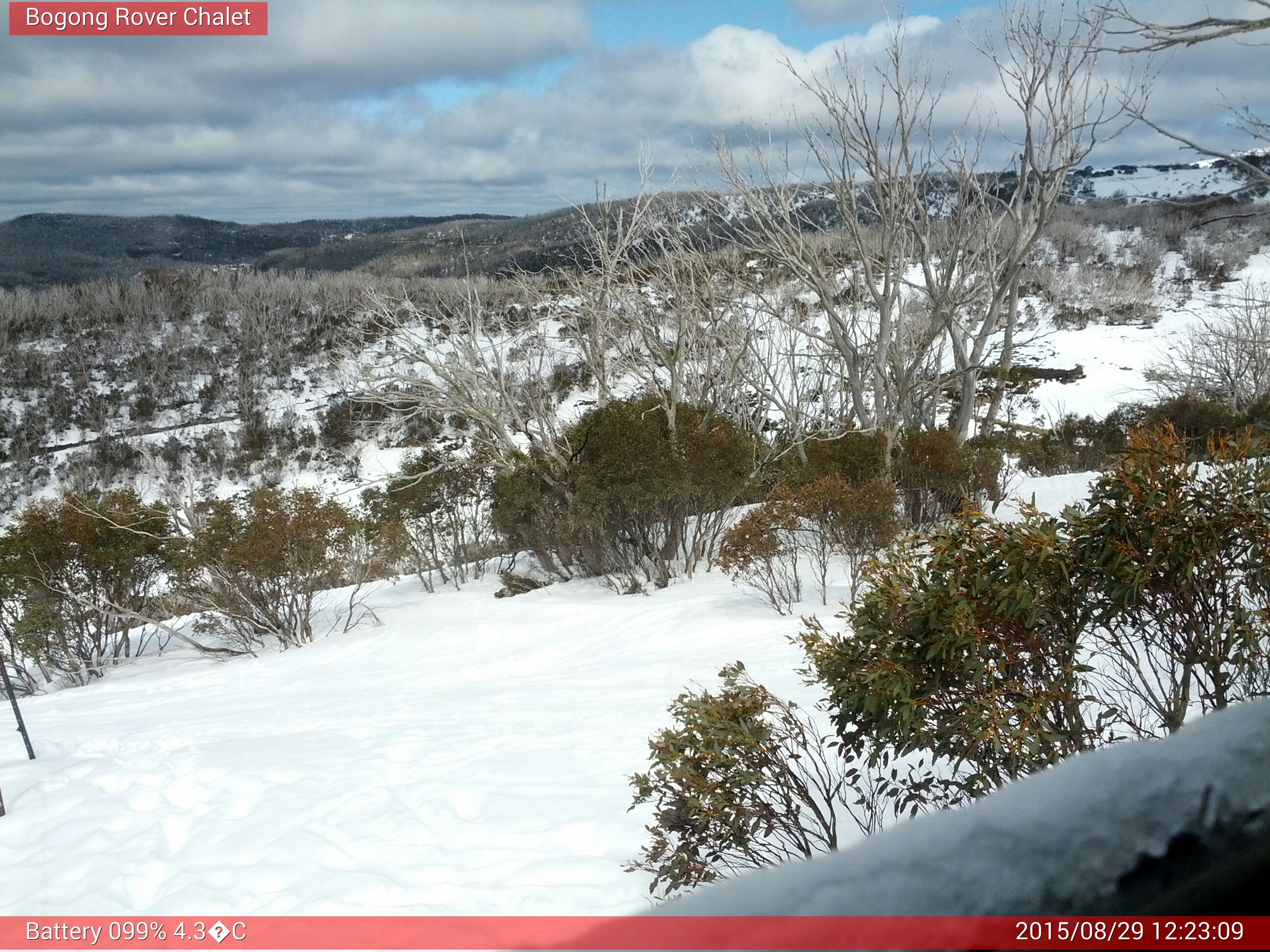 Bogong Web Cam 12:23pm Saturday 29th of August 2015