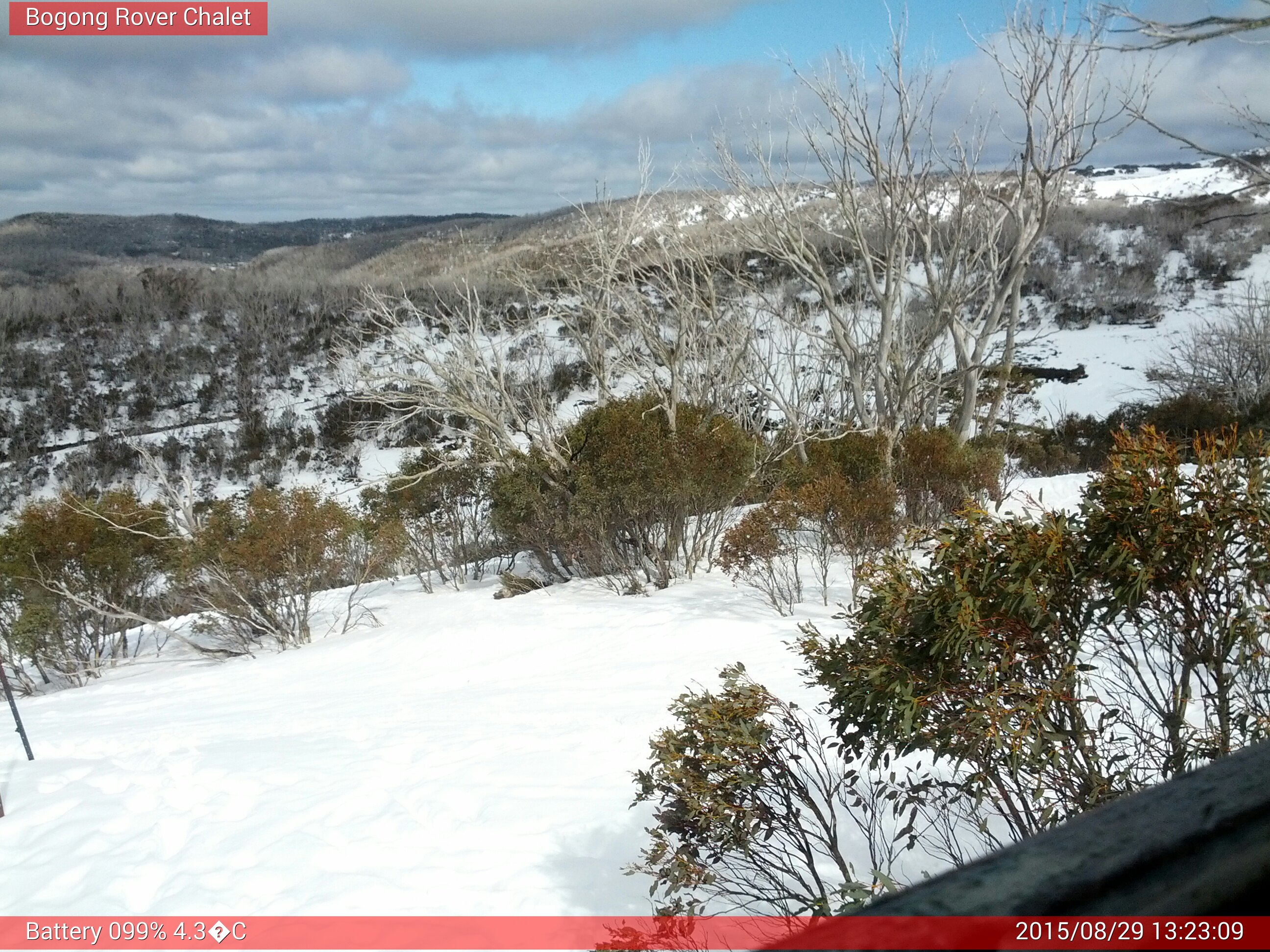 Bogong Web Cam 1:23pm Saturday 29th of August 2015