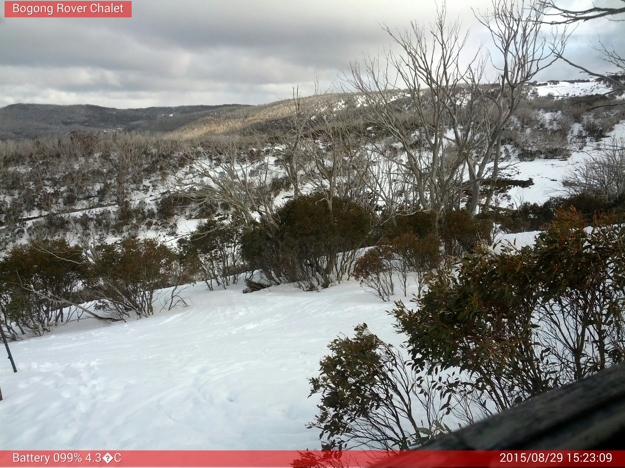 Bogong Web Cam 3:23pm Saturday 29th of August 2015