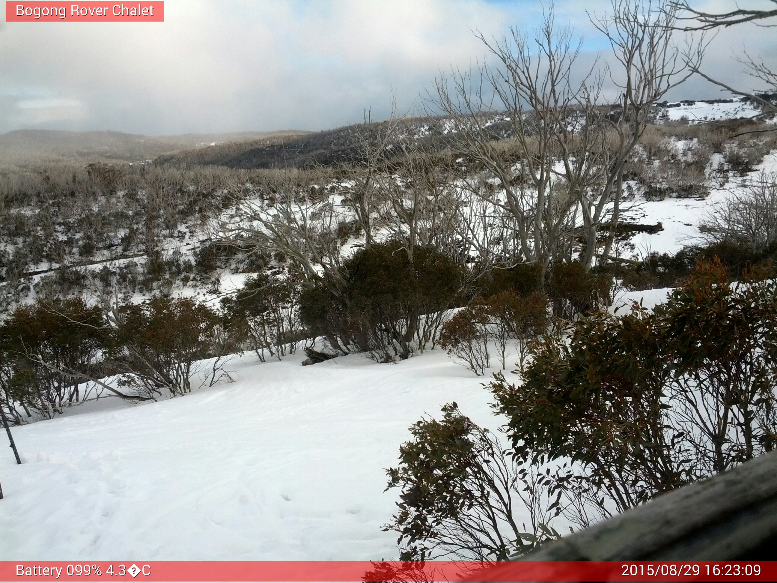 Bogong Web Cam 4:23pm Saturday 29th of August 2015