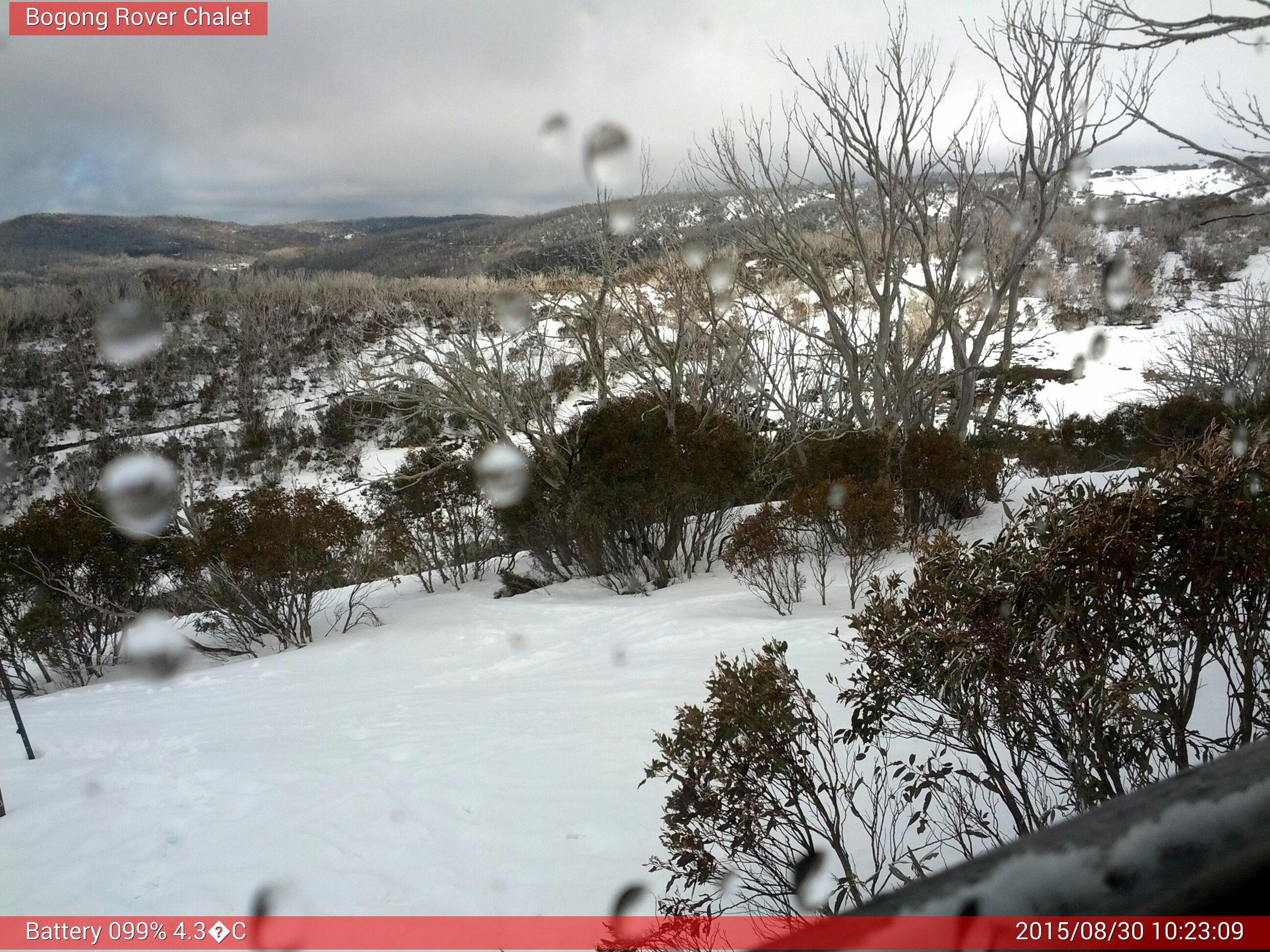 Bogong Web Cam 10:23am Sunday 30th of August 2015