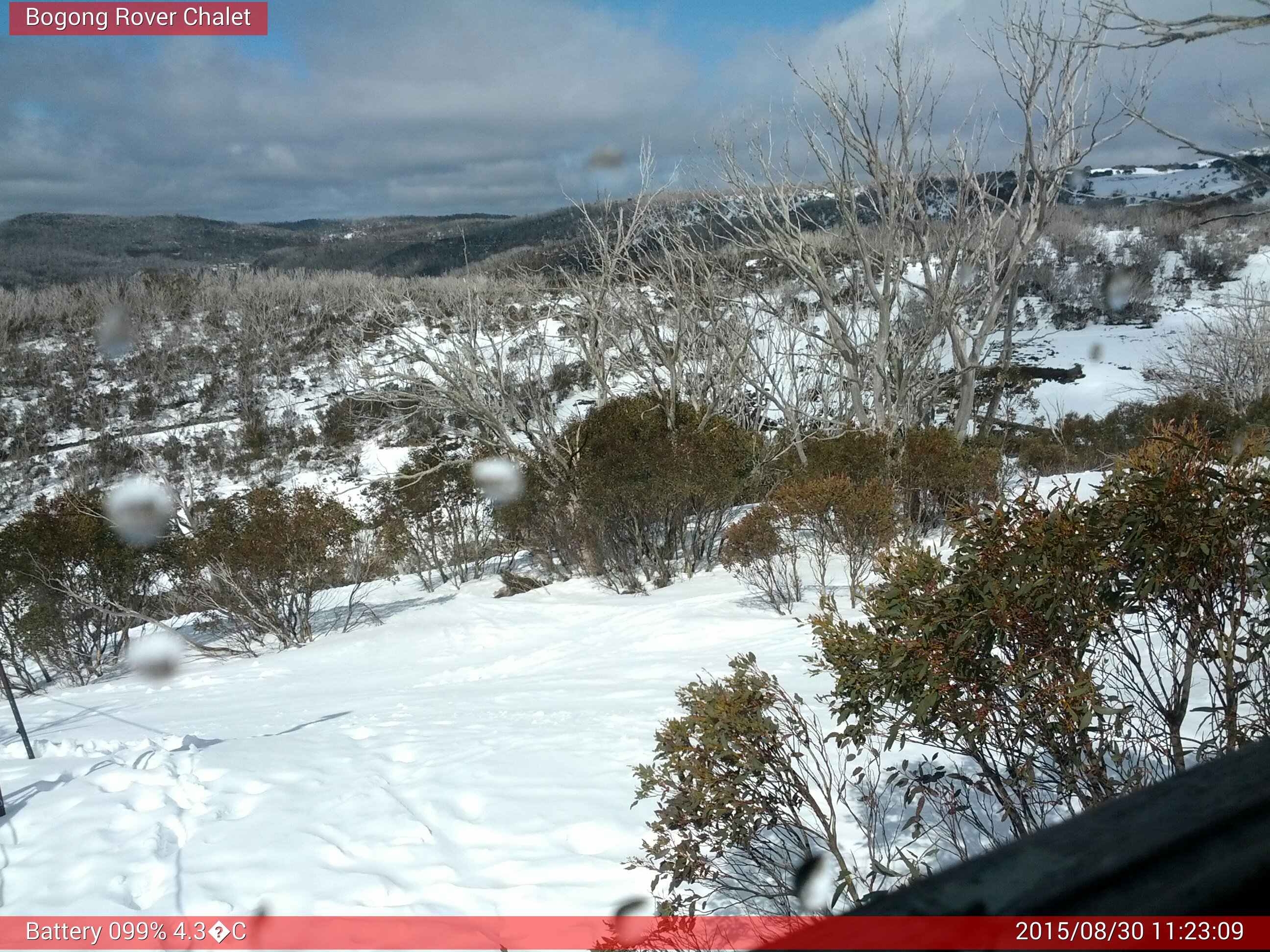 Bogong Web Cam 11:23am Sunday 30th of August 2015