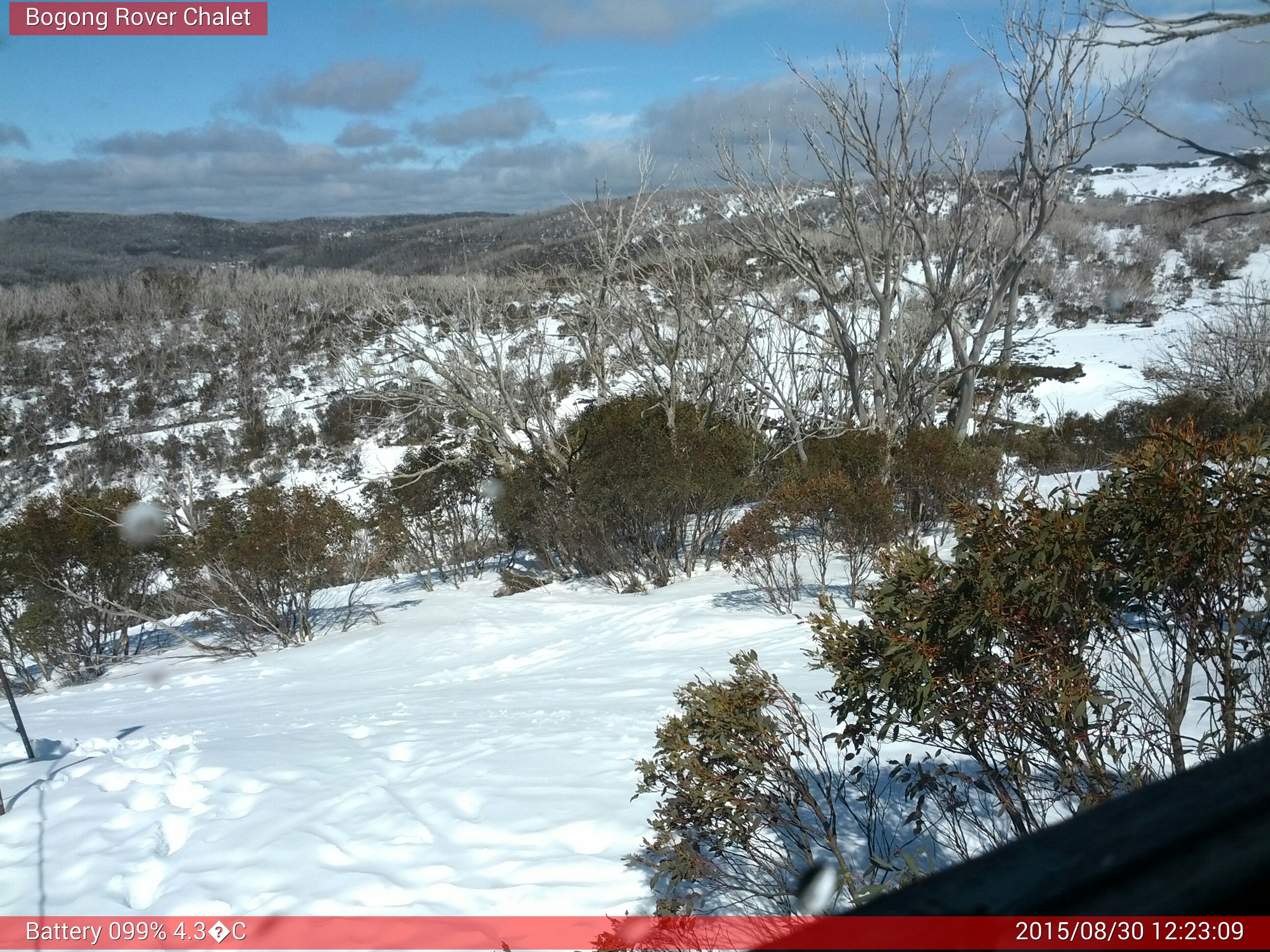 Bogong Web Cam 12:23pm Sunday 30th of August 2015