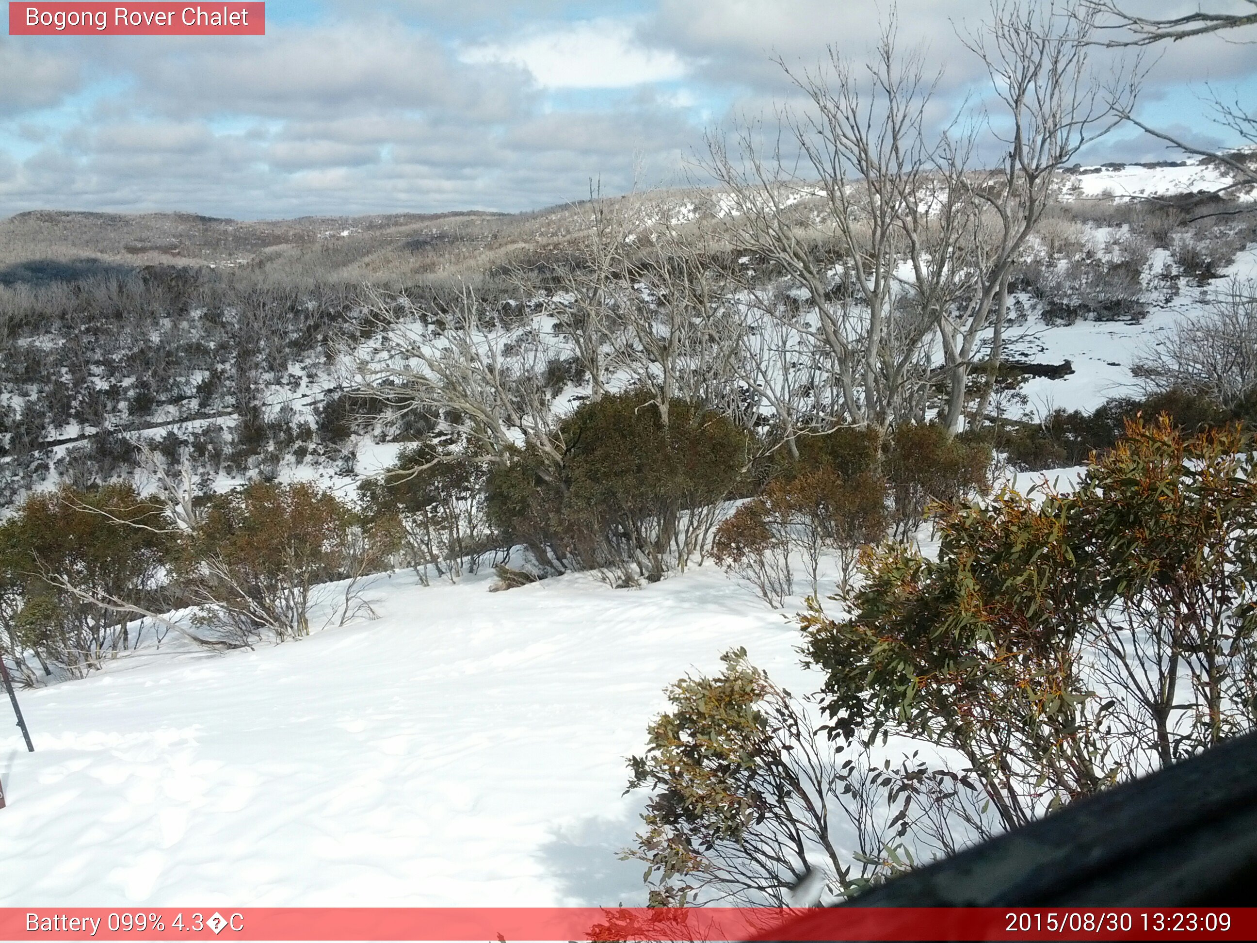 Bogong Web Cam 1:23pm Sunday 30th of August 2015