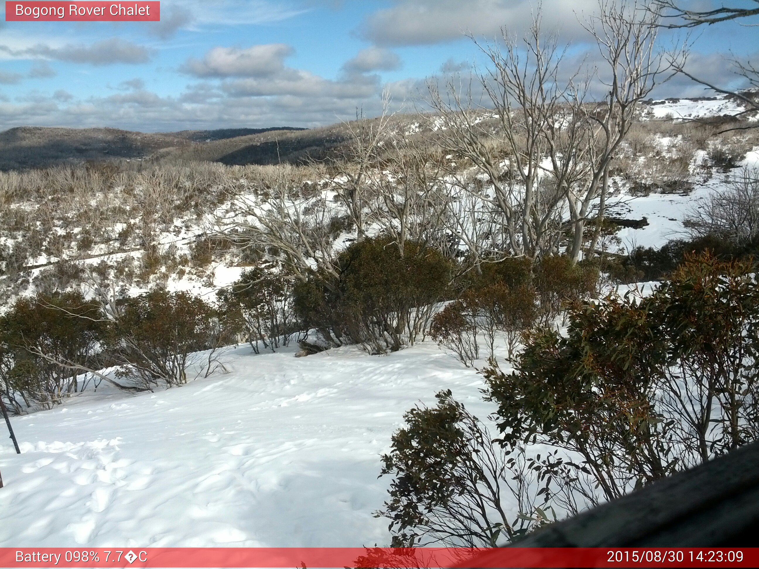 Bogong Web Cam 2:23pm Sunday 30th of August 2015