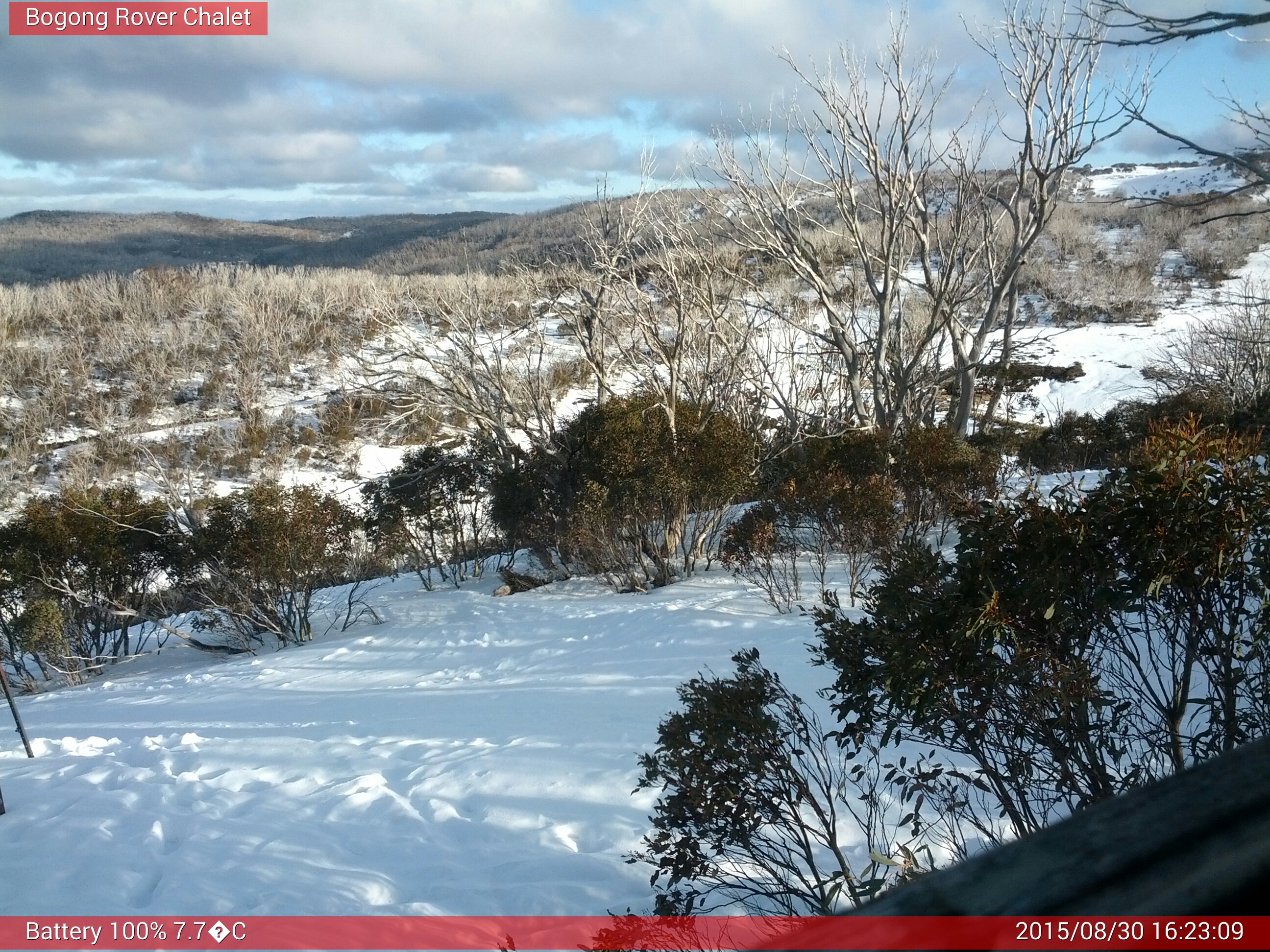 Bogong Web Cam 4:23pm Sunday 30th of August 2015