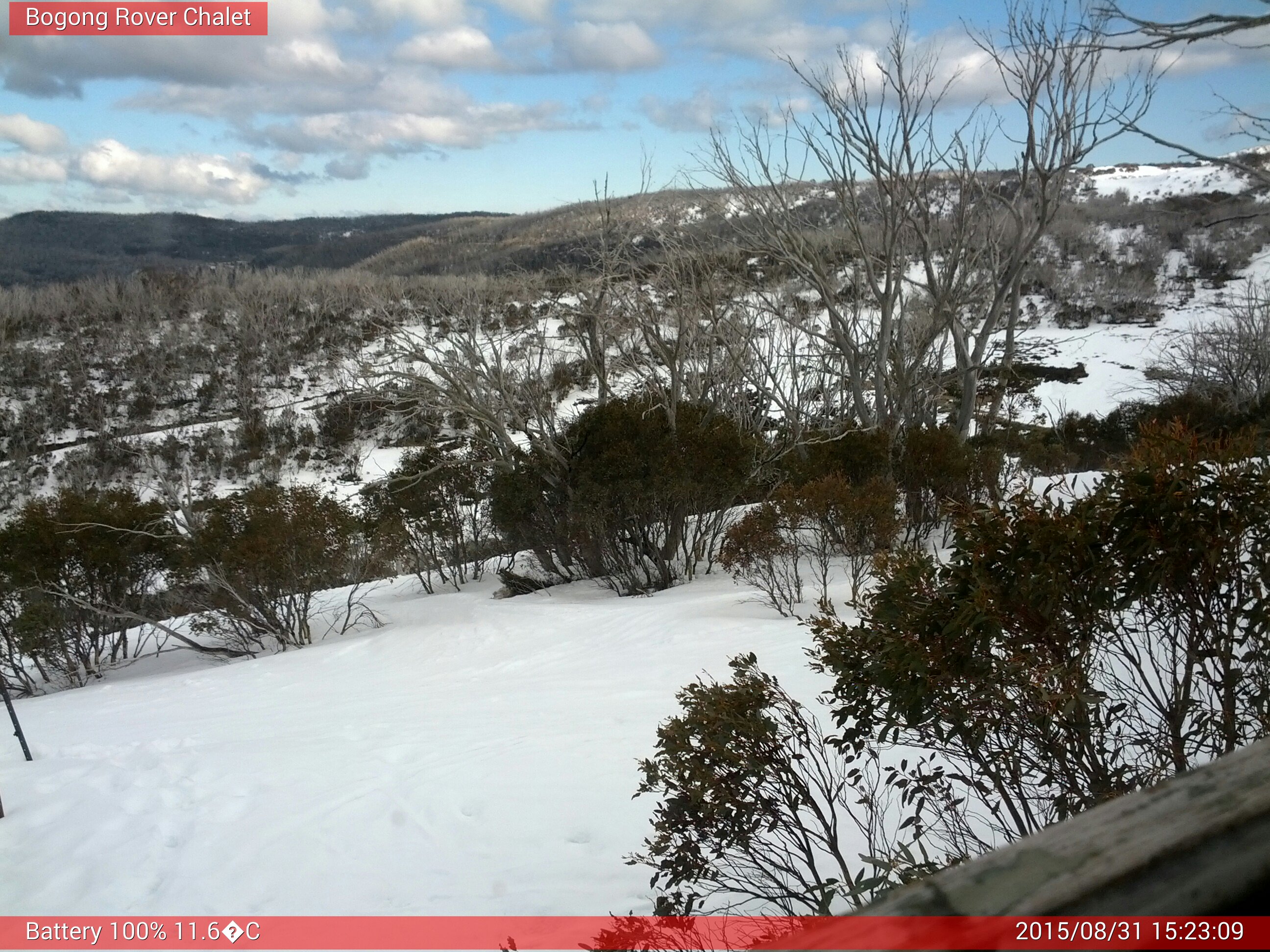 Bogong Web Cam 3:23pm Monday 31st of August 2015