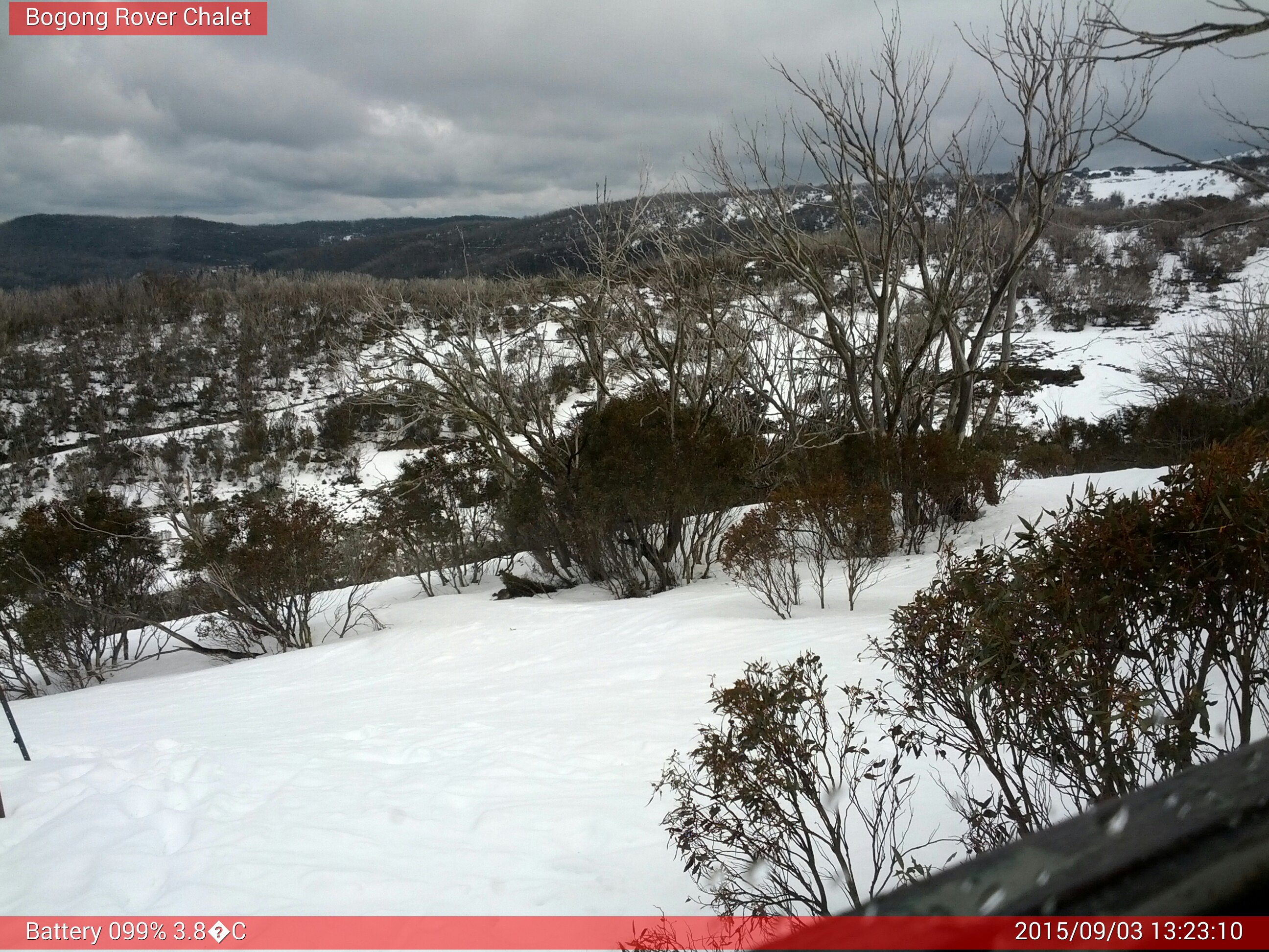 Bogong Web Cam 1:23pm Thursday 3rd of September 2015