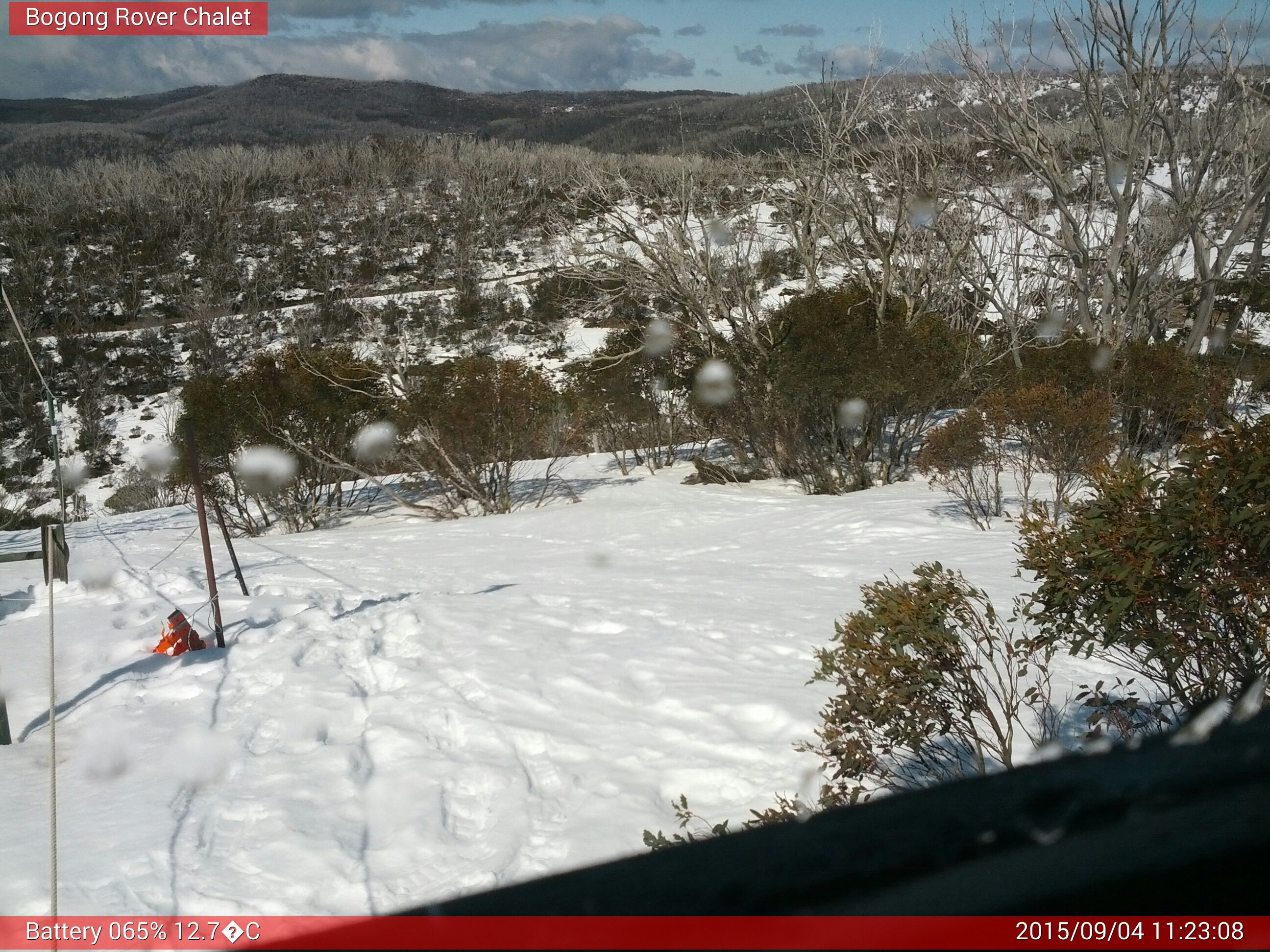 Bogong Web Cam 11:23am Friday 4th of September 2015