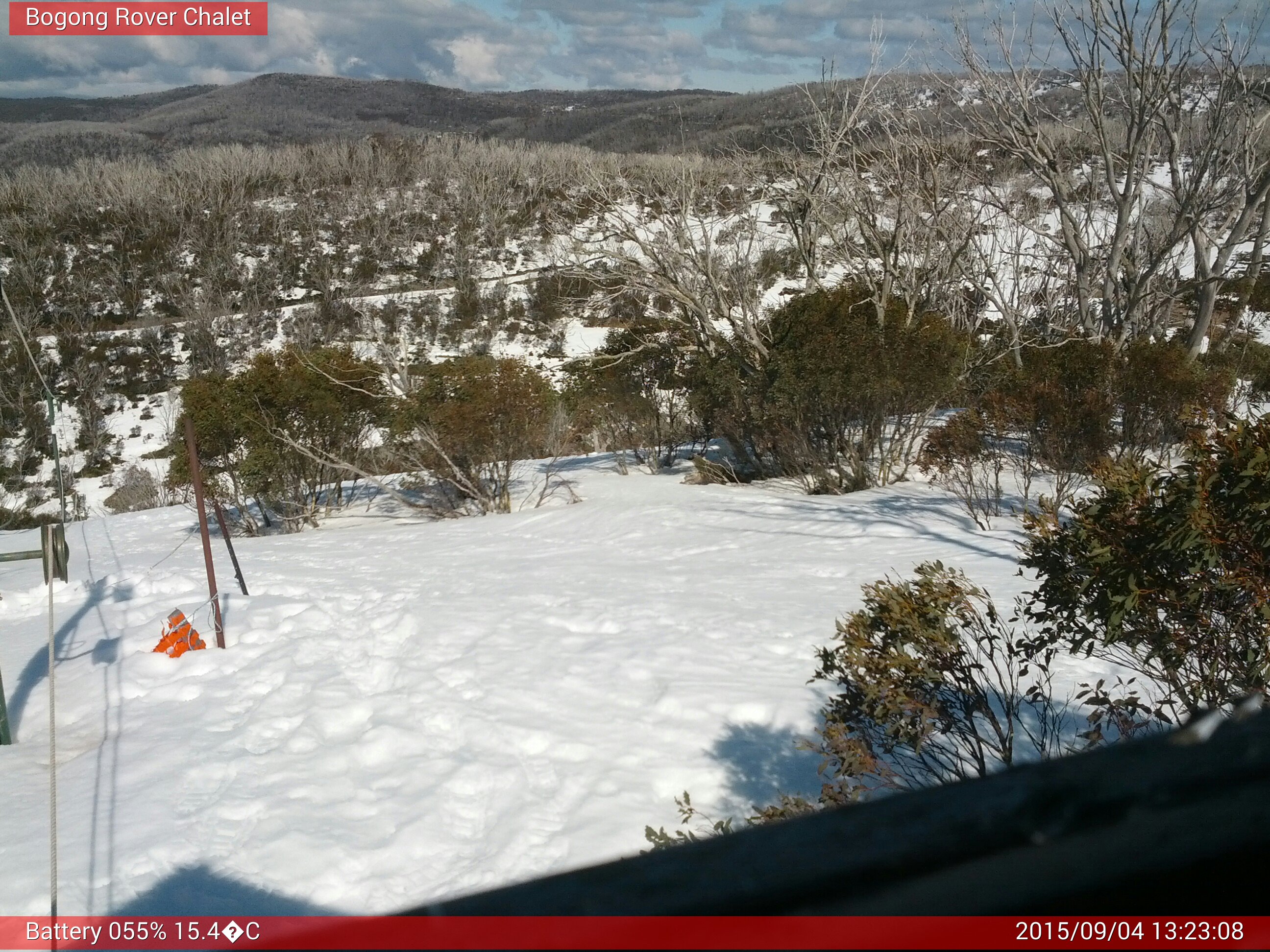 Bogong Web Cam 1:23pm Friday 4th of September 2015