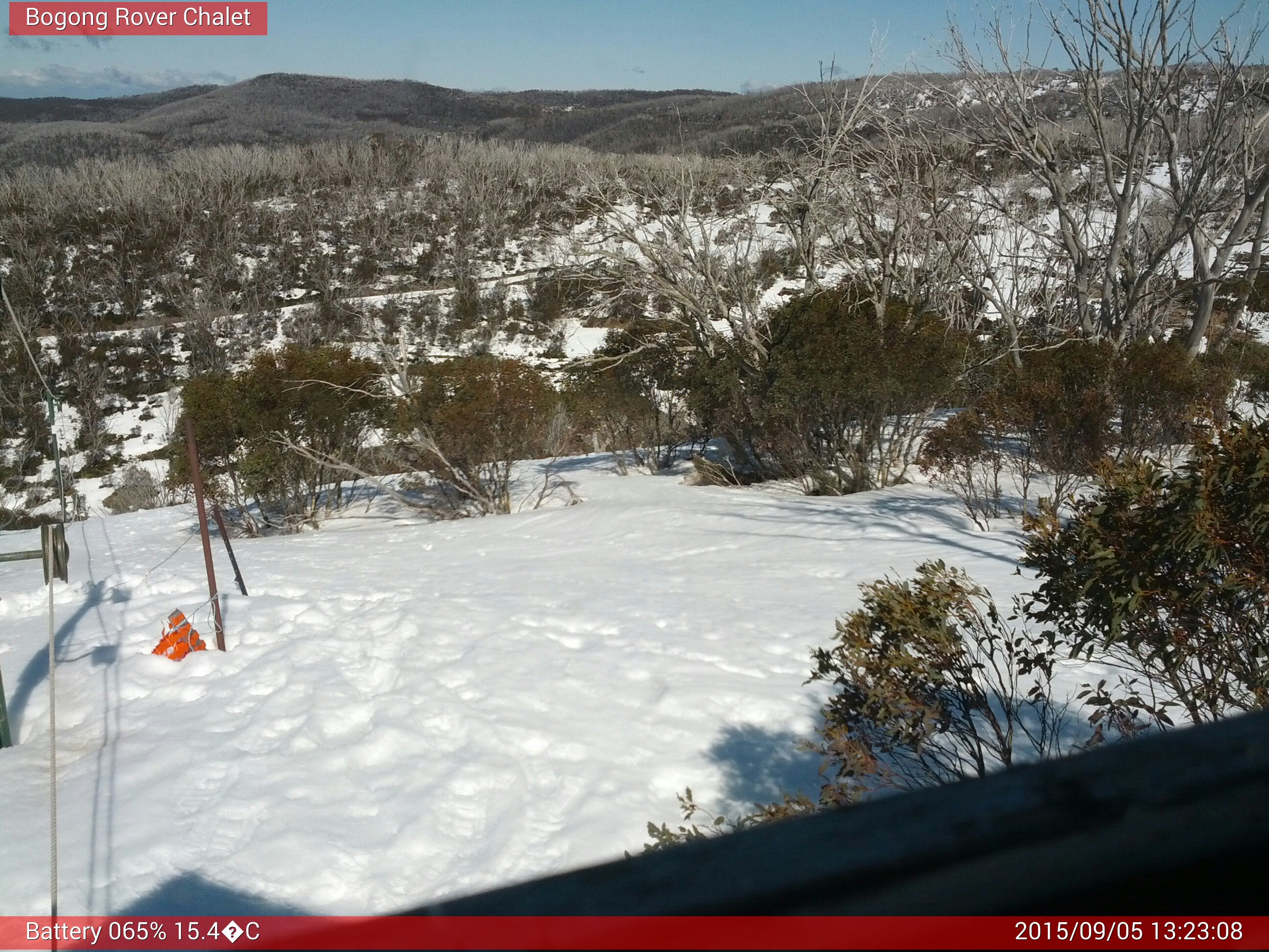 Bogong Web Cam 1:23pm Saturday 5th of September 2015