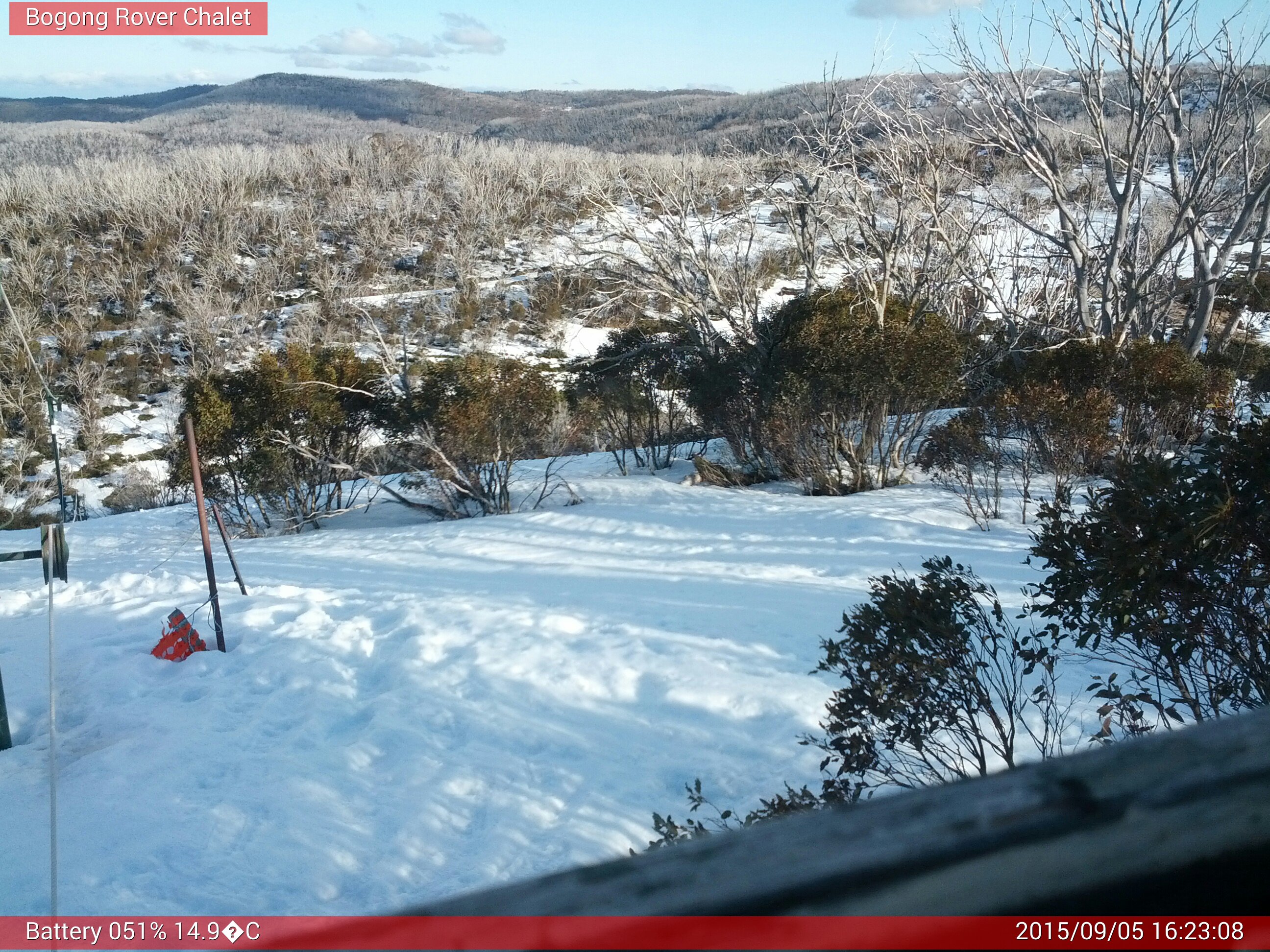 Bogong Web Cam 4:23pm Saturday 5th of September 2015