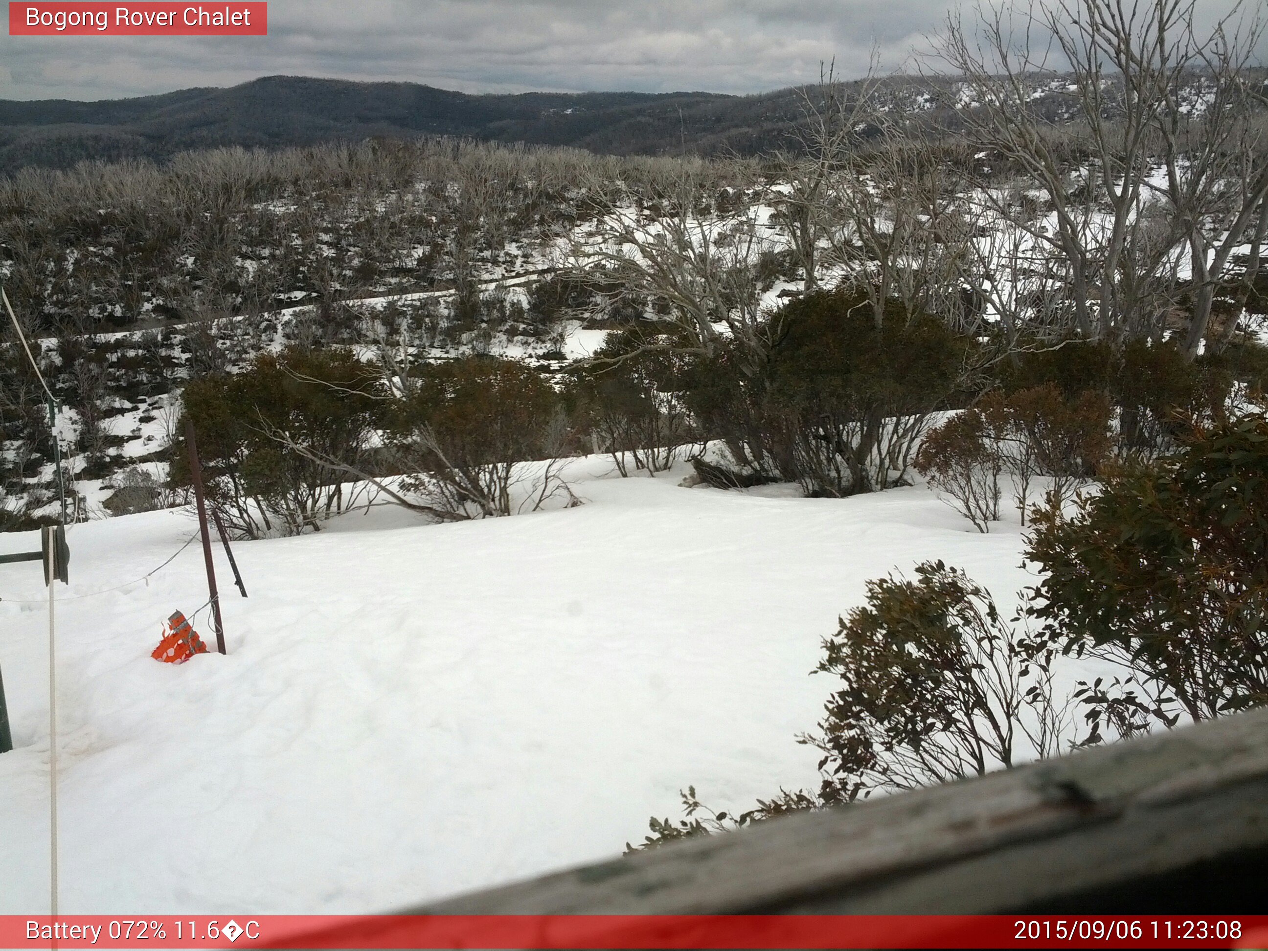 Bogong Web Cam 11:23am Sunday 6th of September 2015