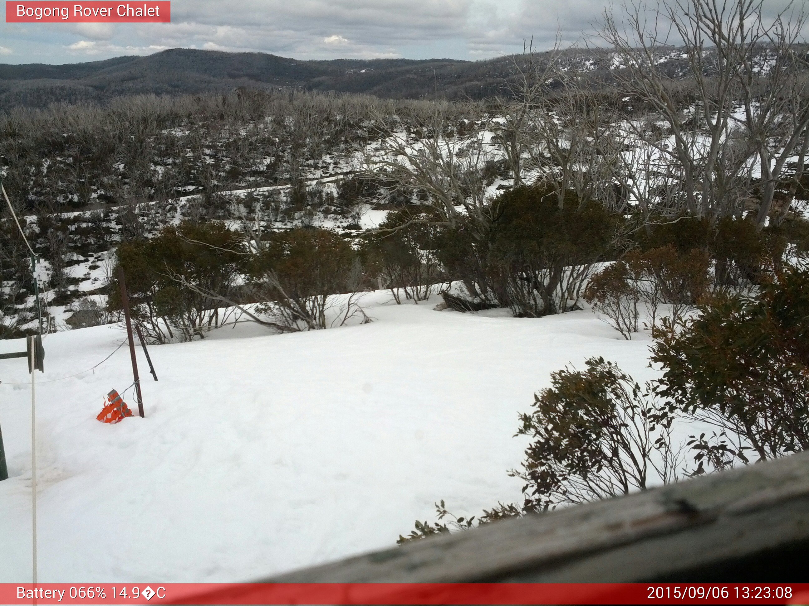 Bogong Web Cam 1:23pm Sunday 6th of September 2015