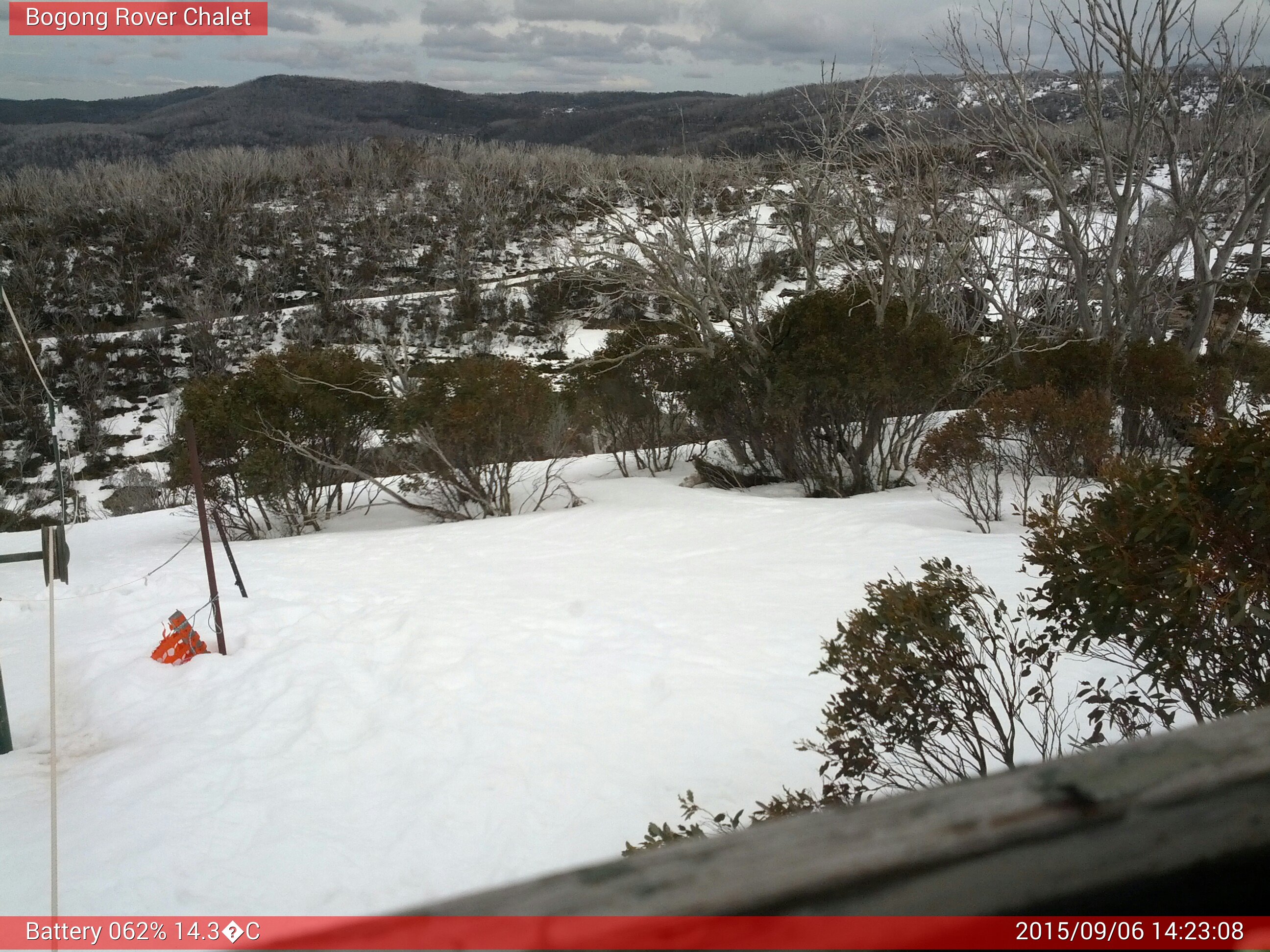 Bogong Web Cam 2:23pm Sunday 6th of September 2015