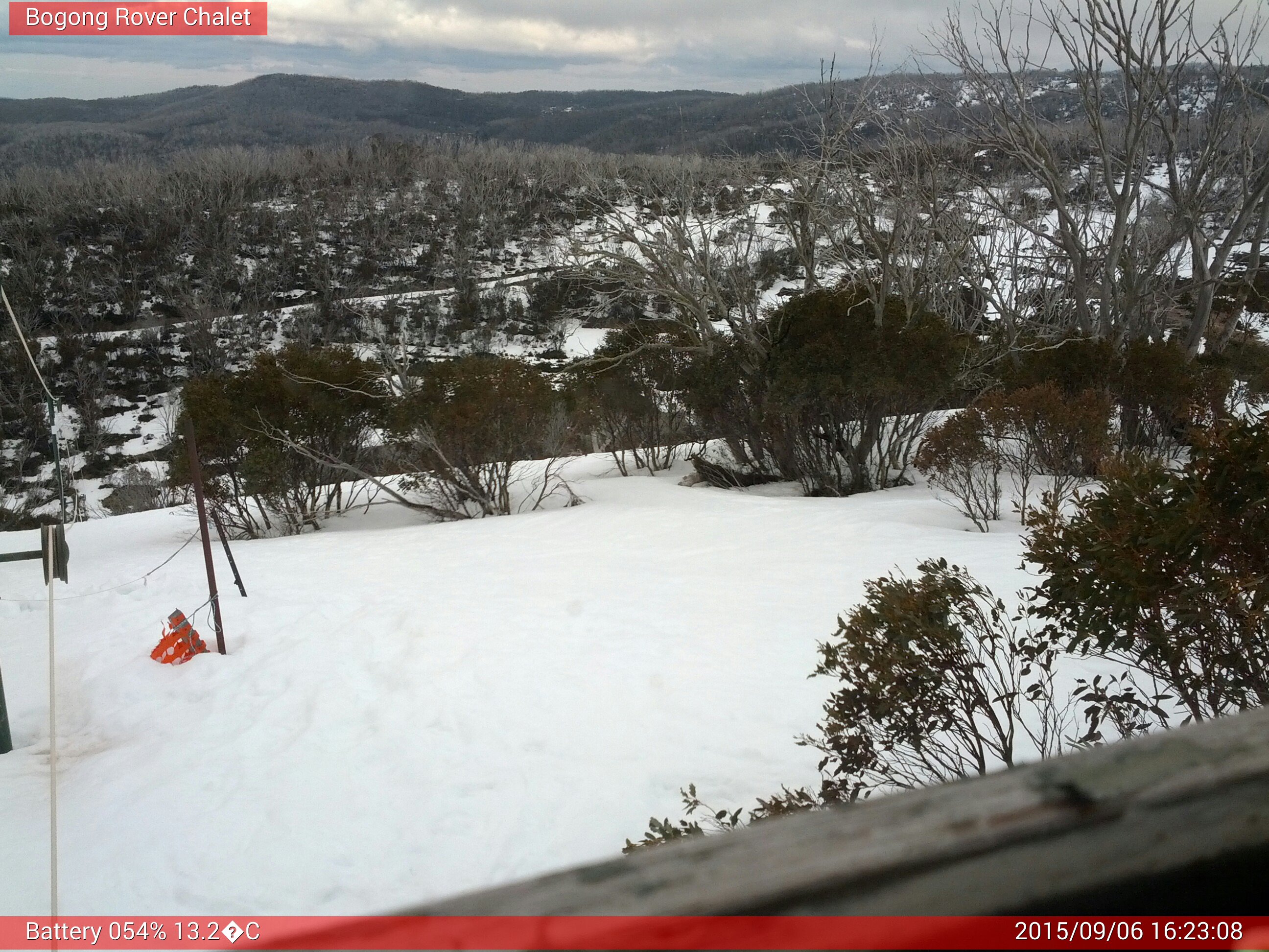 Bogong Web Cam 4:23pm Sunday 6th of September 2015