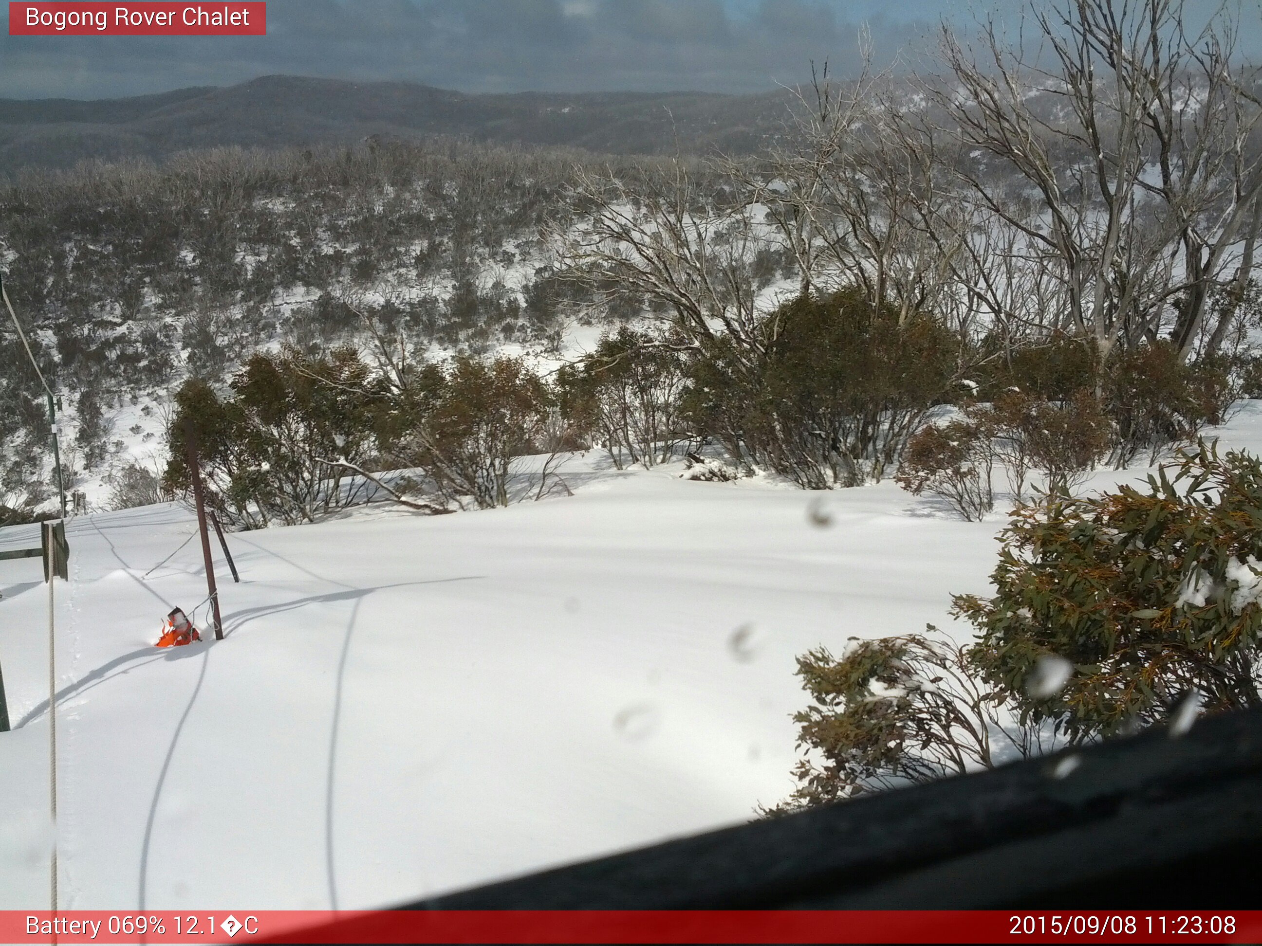 Bogong Web Cam 11:23am Tuesday 8th of September 2015