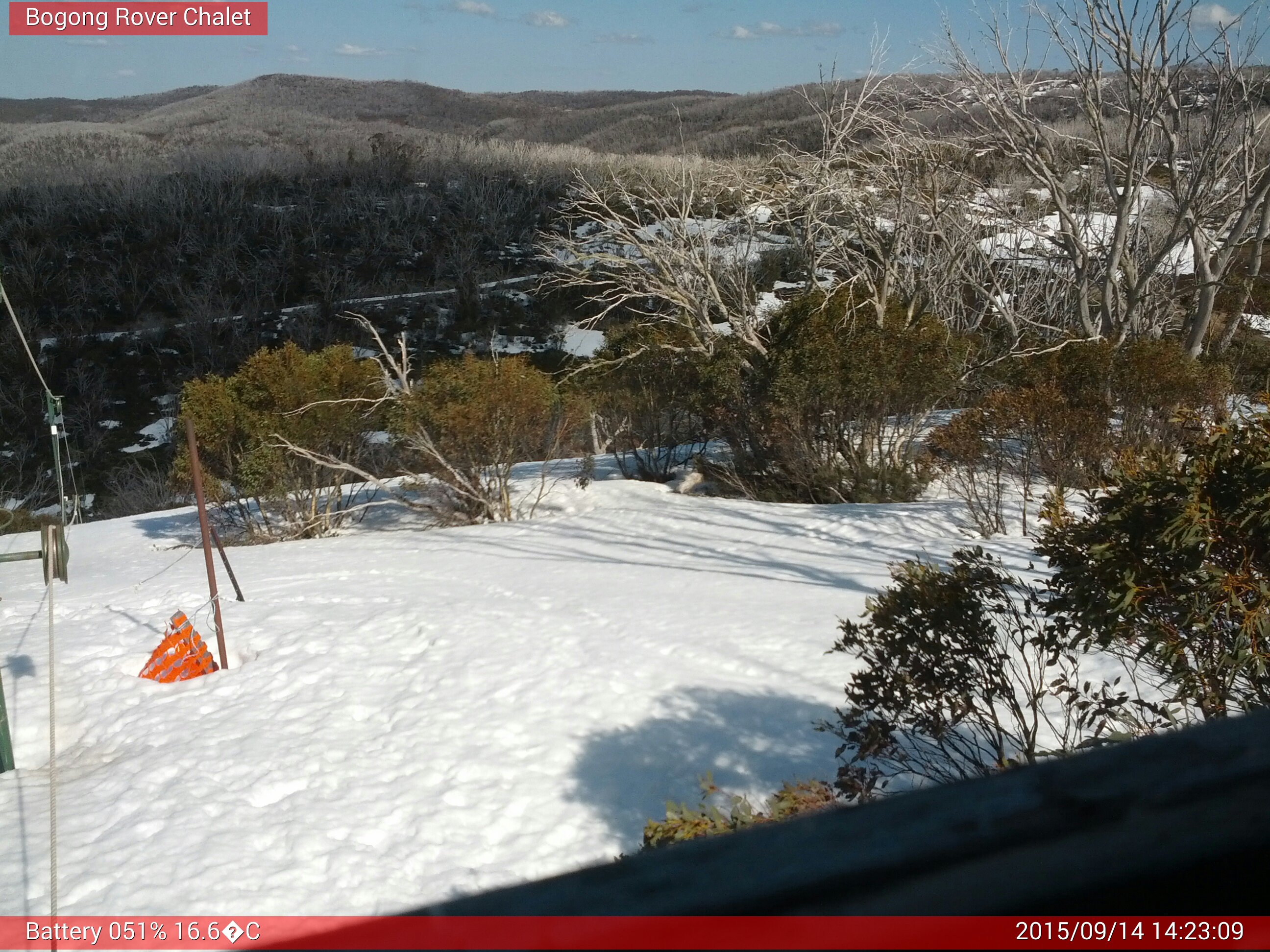 Bogong Web Cam 2:23pm Monday 14th of September 2015