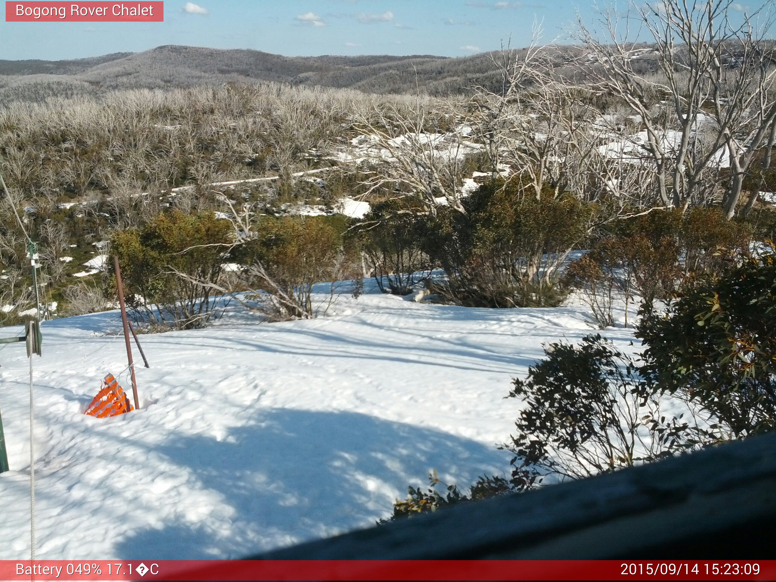 Bogong Web Cam 3:23pm Monday 14th of September 2015