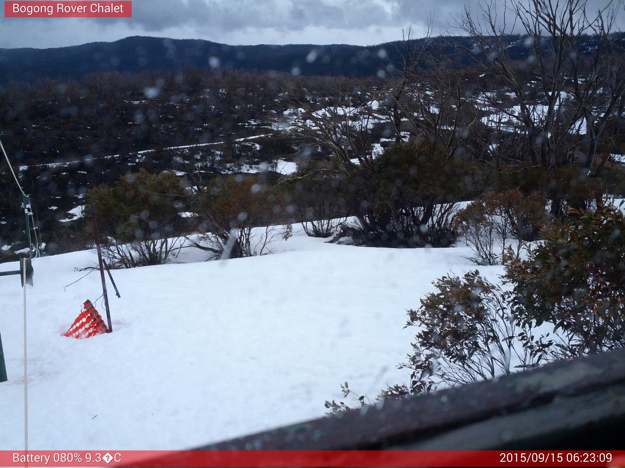 Bogong Web Cam 6:23am Tuesday 15th of September 2015