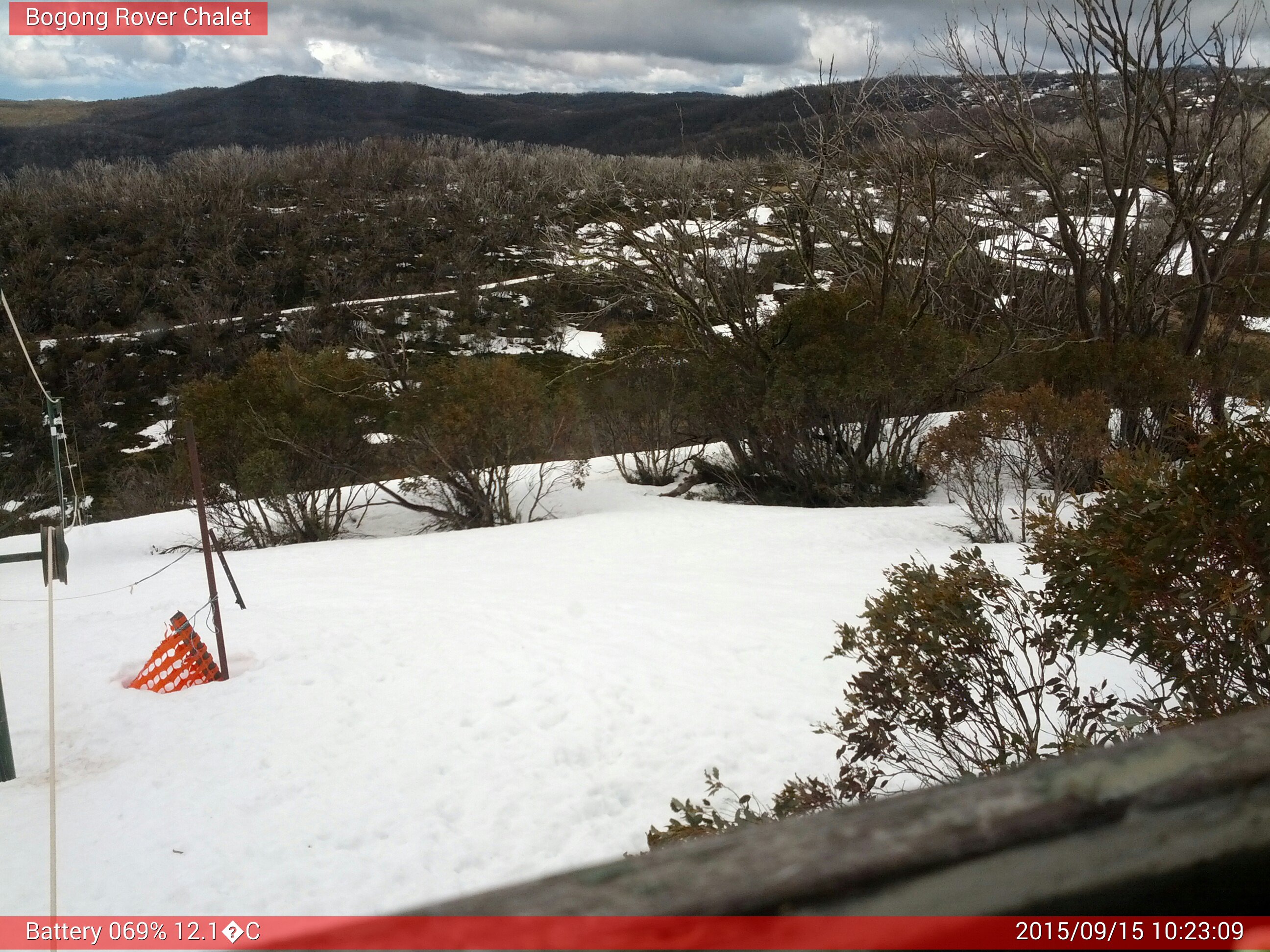 Bogong Web Cam 10:23am Tuesday 15th of September 2015