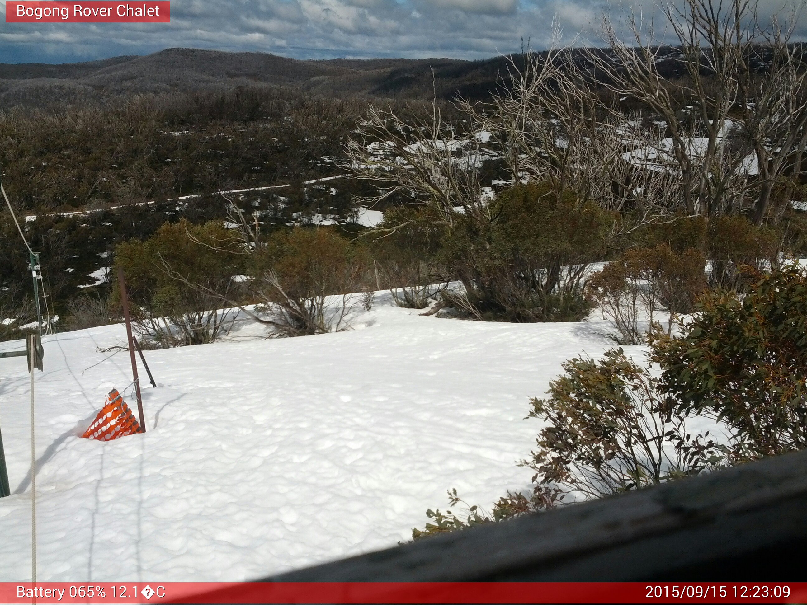 Bogong Web Cam 12:23pm Tuesday 15th of September 2015