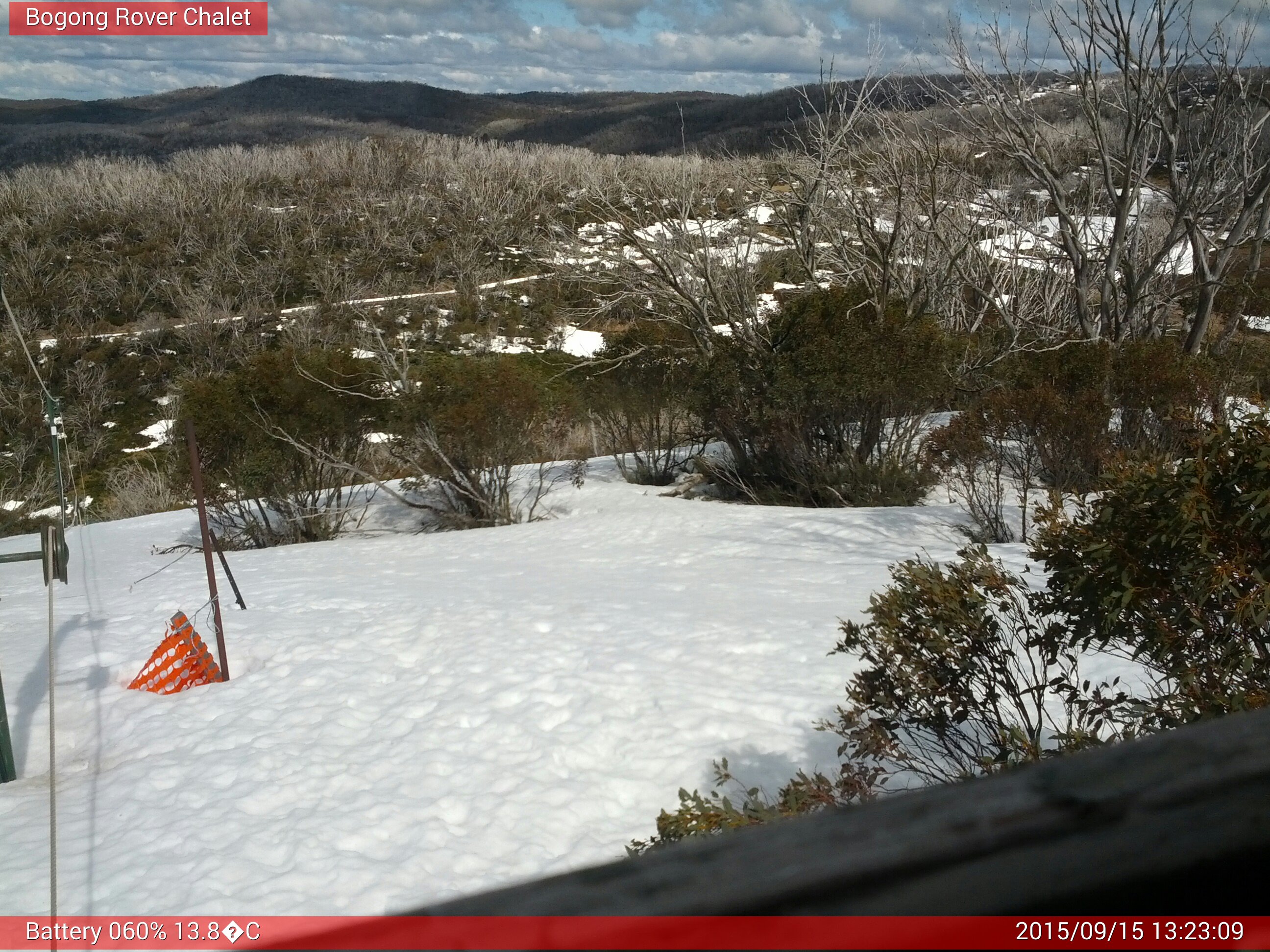 Bogong Web Cam 1:23pm Tuesday 15th of September 2015