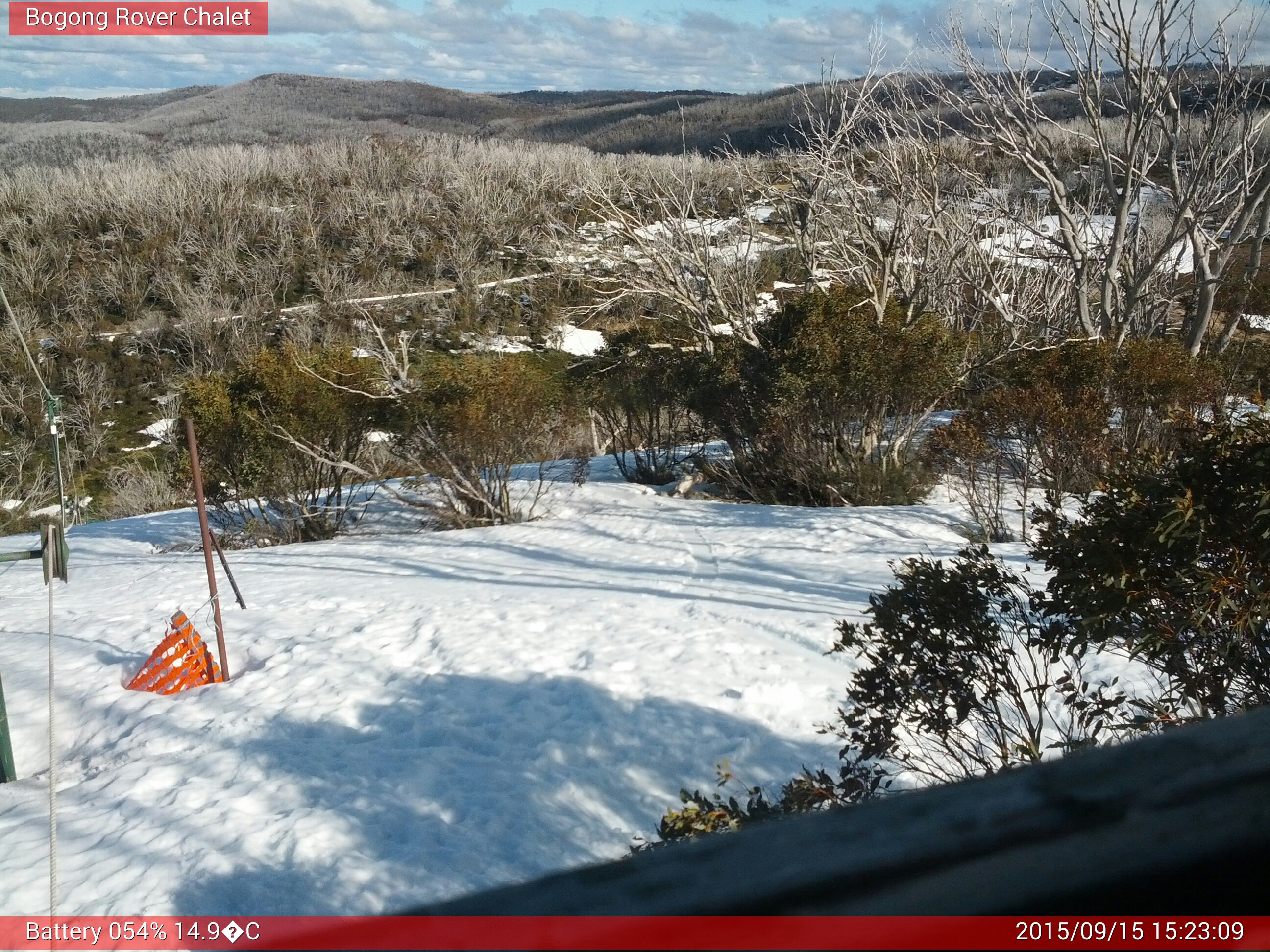 Bogong Web Cam 3:23pm Tuesday 15th of September 2015