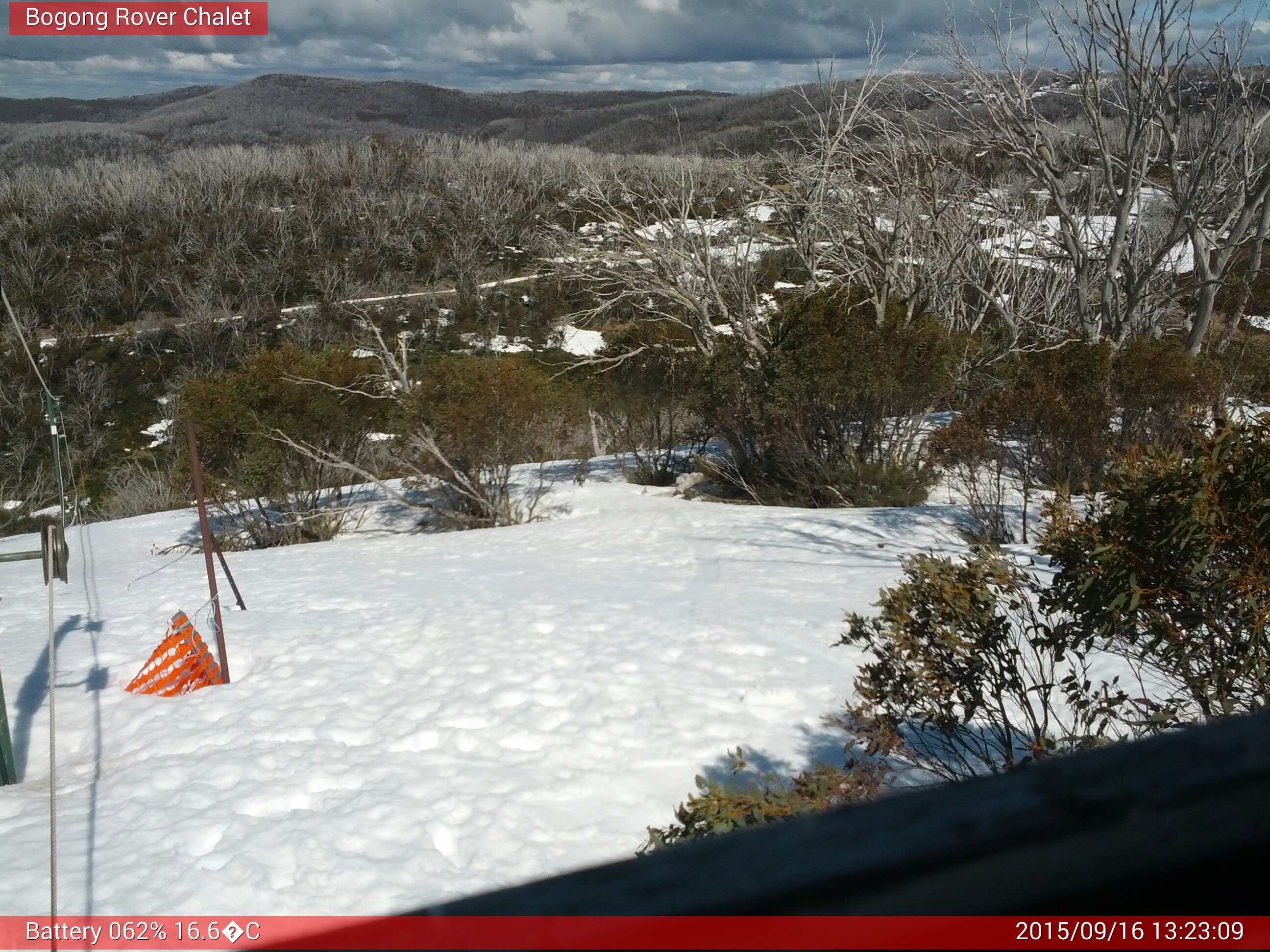 Bogong Web Cam 1:23pm Wednesday 16th of September 2015