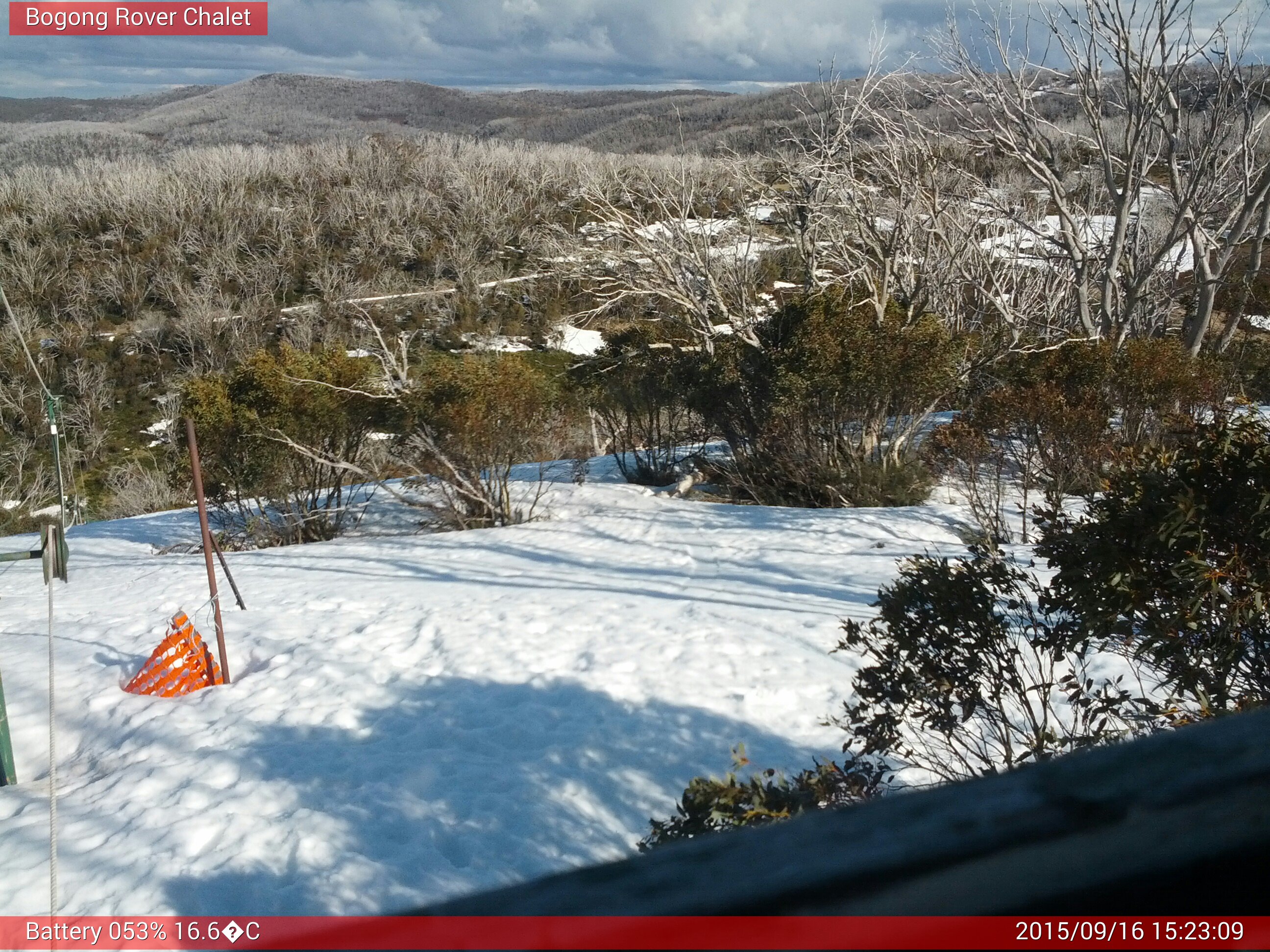 Bogong Web Cam 3:23pm Wednesday 16th of September 2015