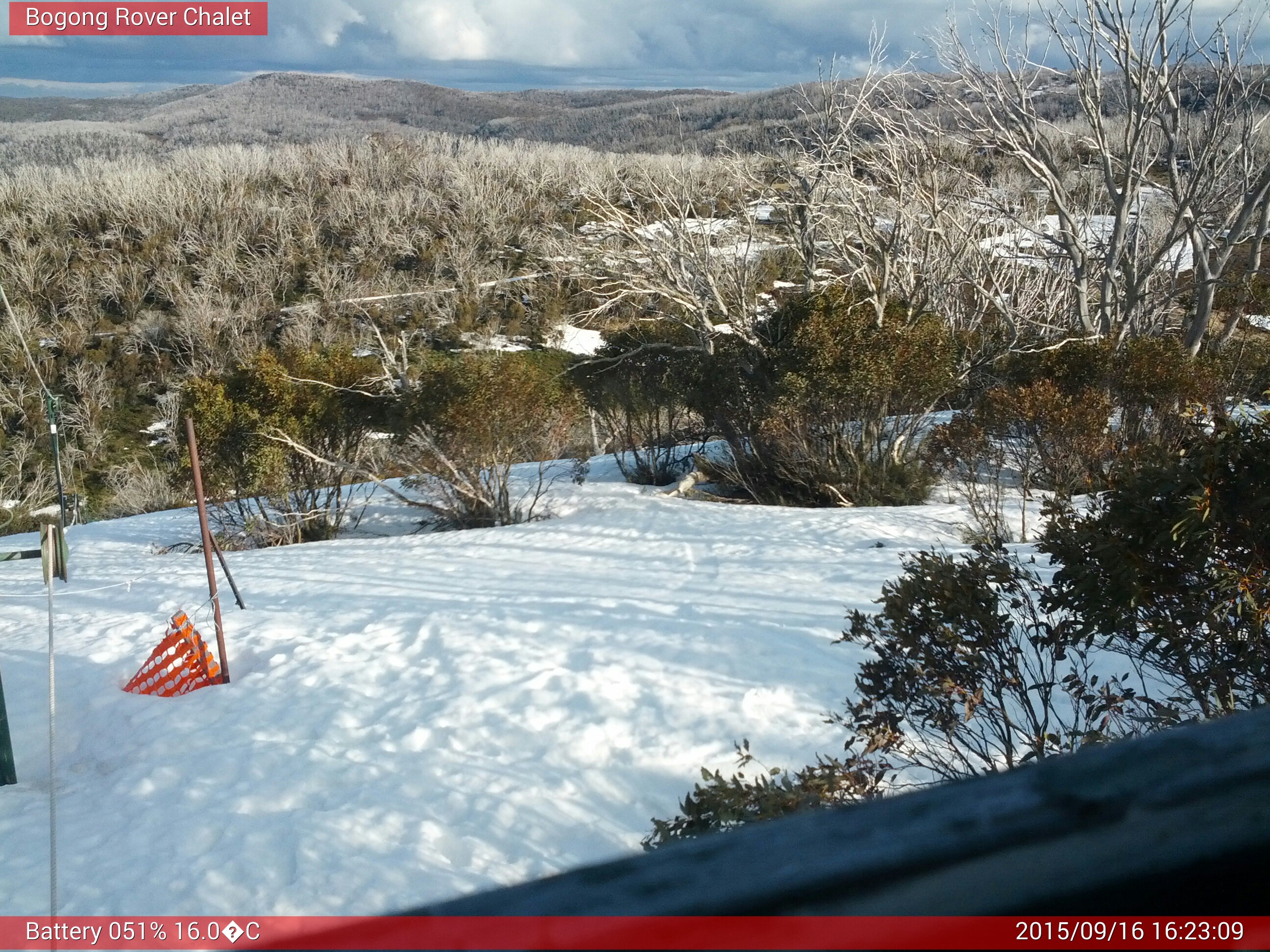 Bogong Web Cam 4:23pm Wednesday 16th of September 2015