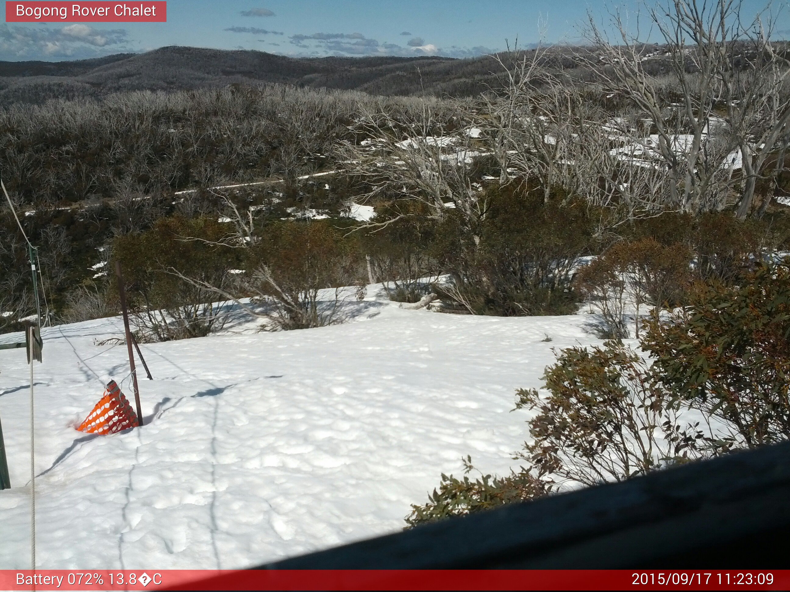 Bogong Web Cam 11:23am Thursday 17th of September 2015