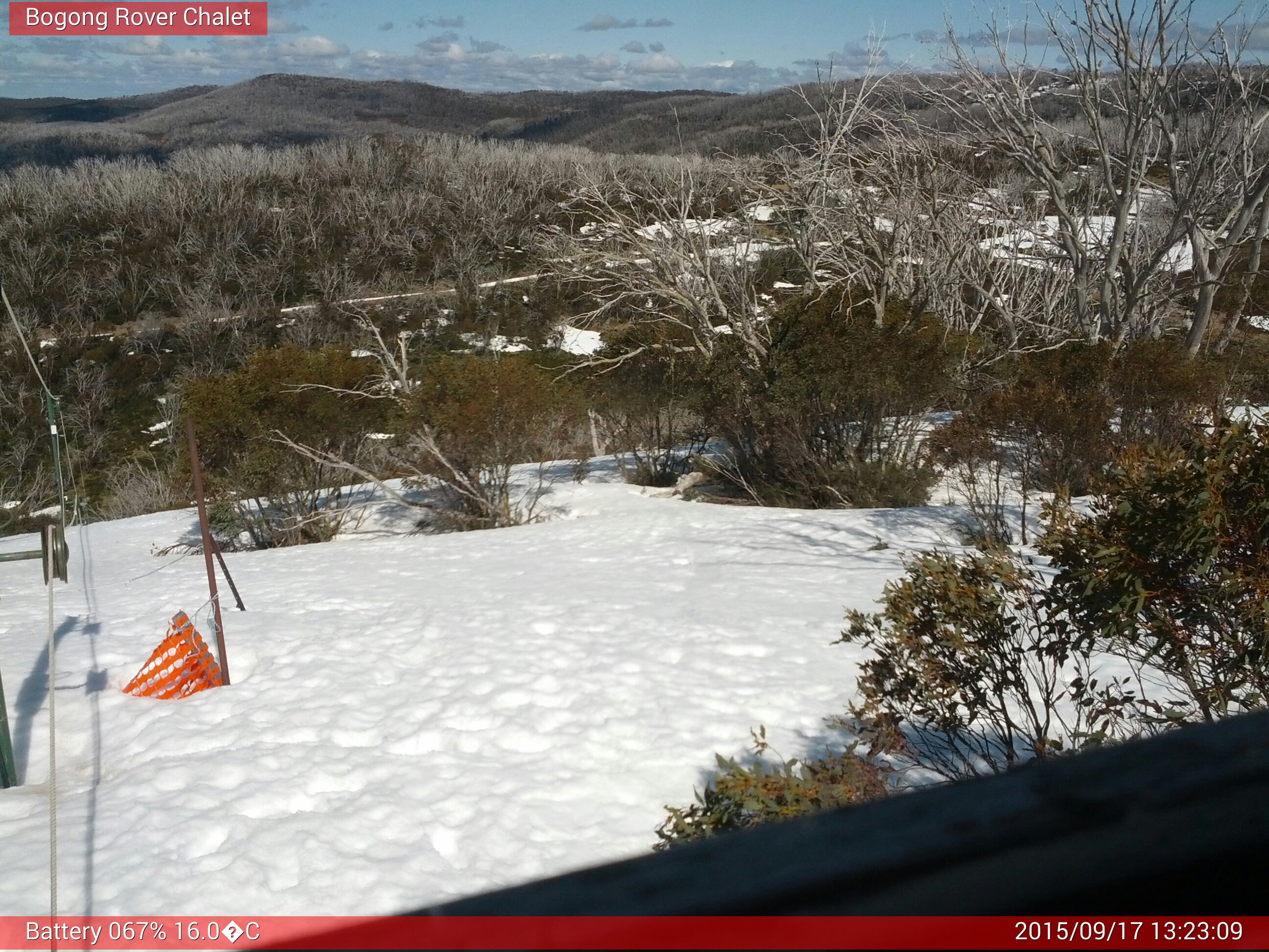 Bogong Web Cam 1:23pm Thursday 17th of September 2015