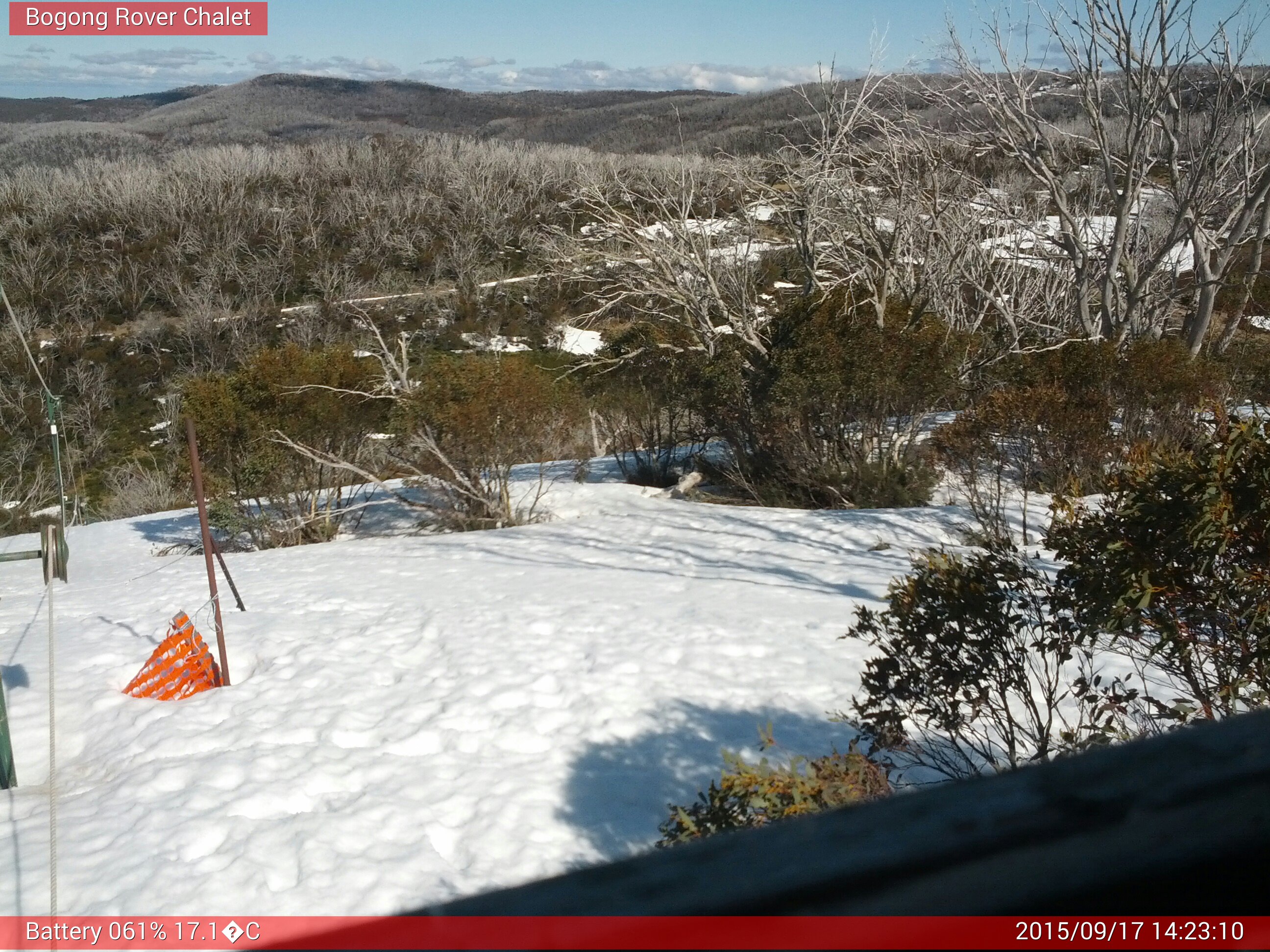 Bogong Web Cam 2:23pm Thursday 17th of September 2015