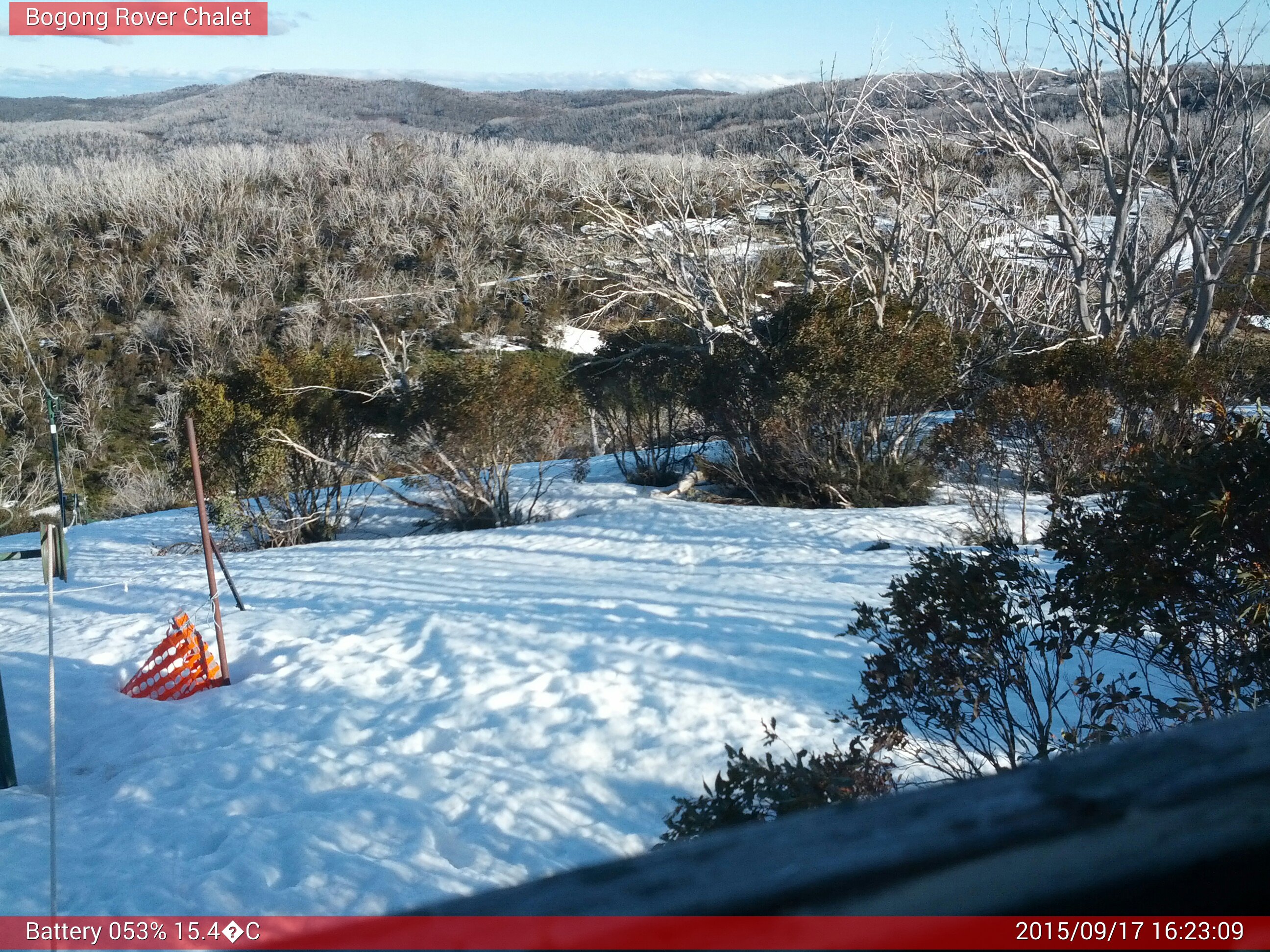 Bogong Web Cam 4:23pm Thursday 17th of September 2015