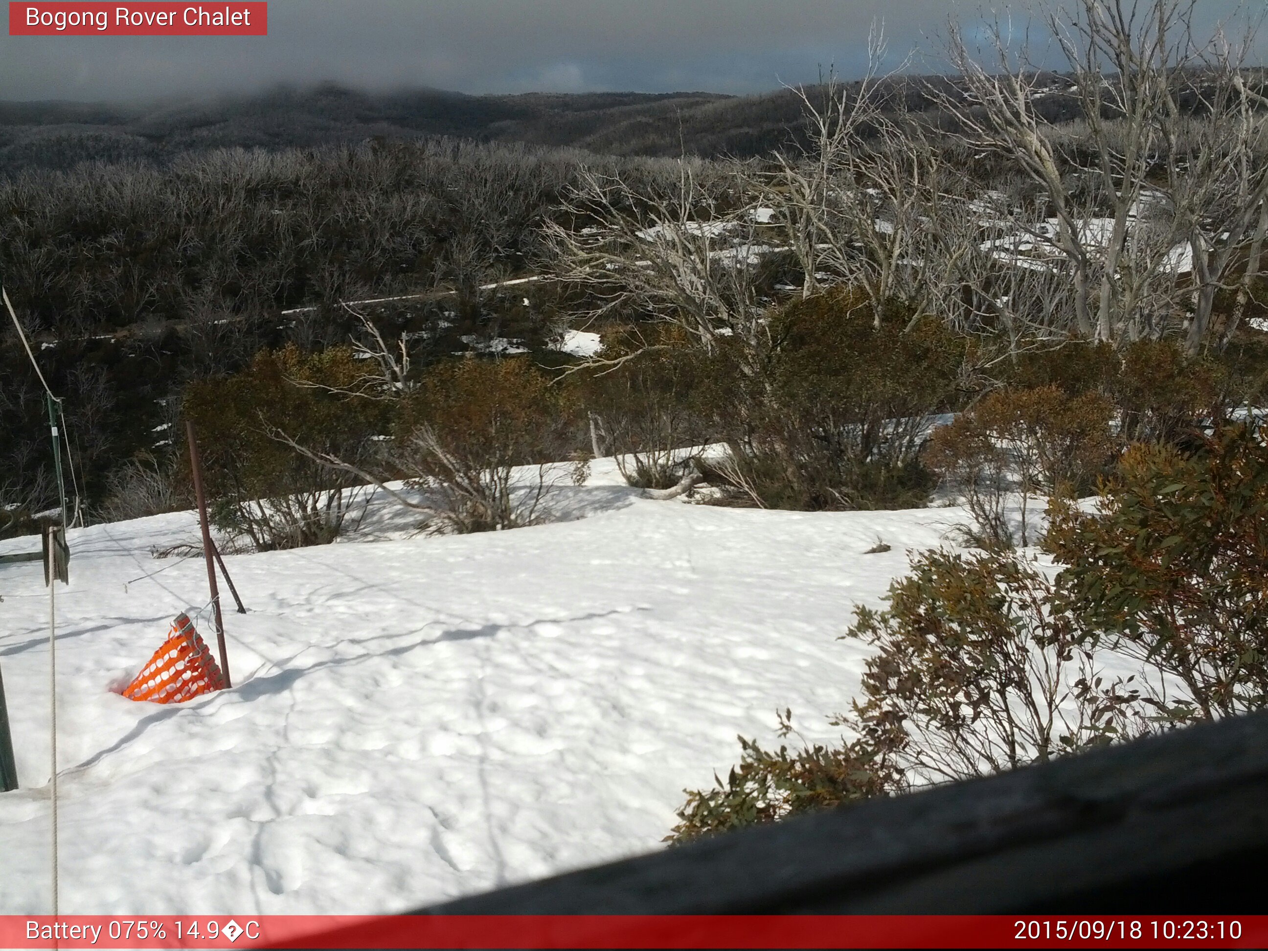 Bogong Web Cam 10:23am Friday 18th of September 2015