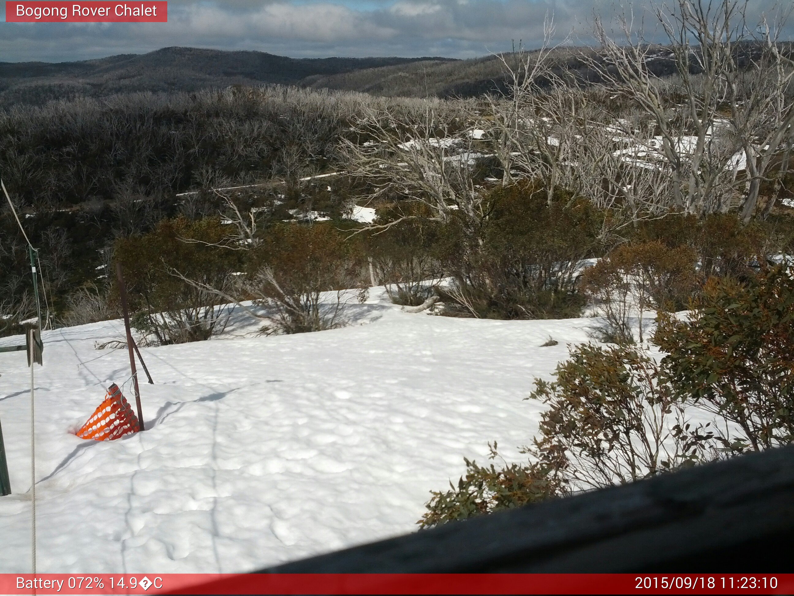 Bogong Web Cam 11:23am Friday 18th of September 2015