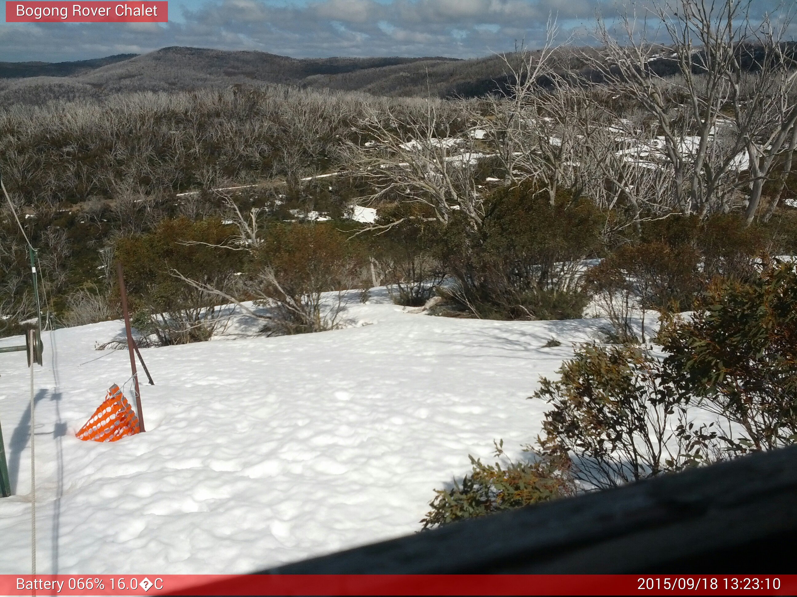 Bogong Web Cam 1:23pm Friday 18th of September 2015