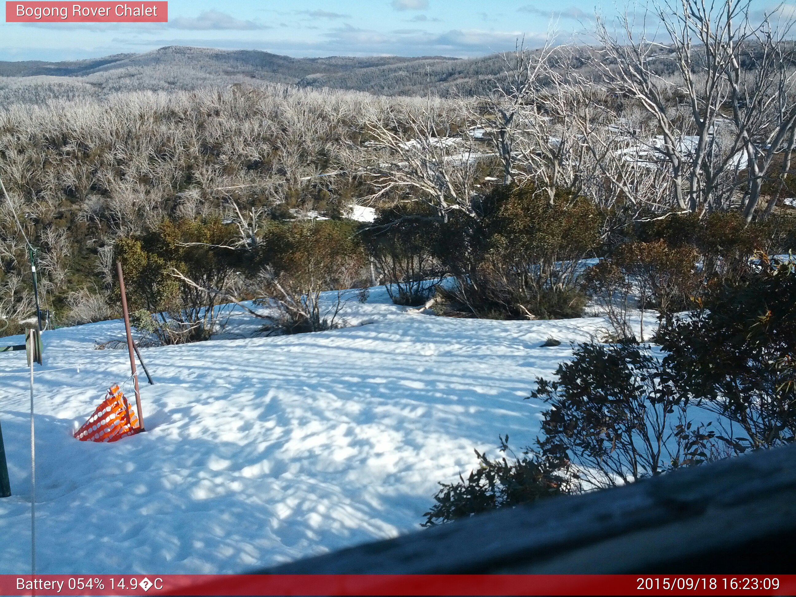 Bogong Web Cam 4:23pm Friday 18th of September 2015