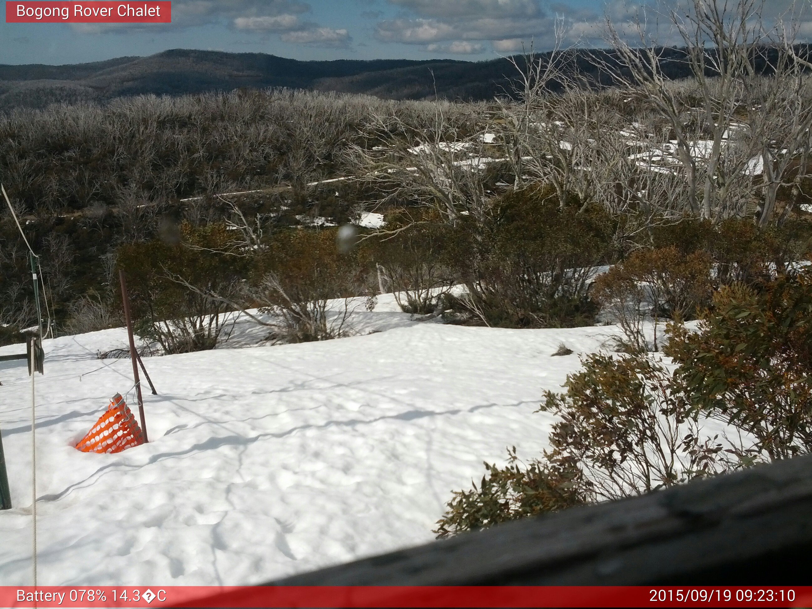 Bogong Web Cam 9:23am Saturday 19th of September 2015